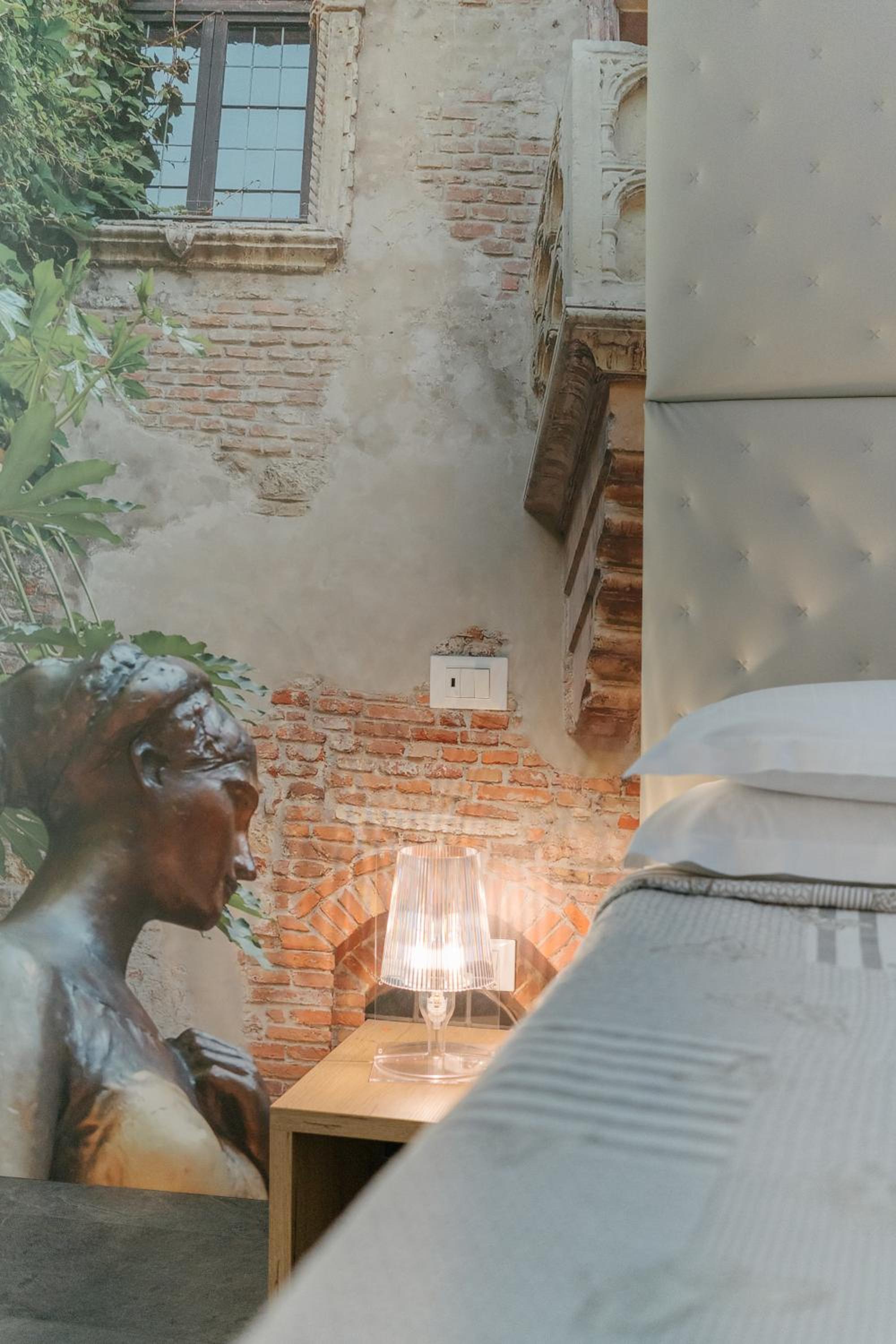 Suite - Separate Building - Photo 9