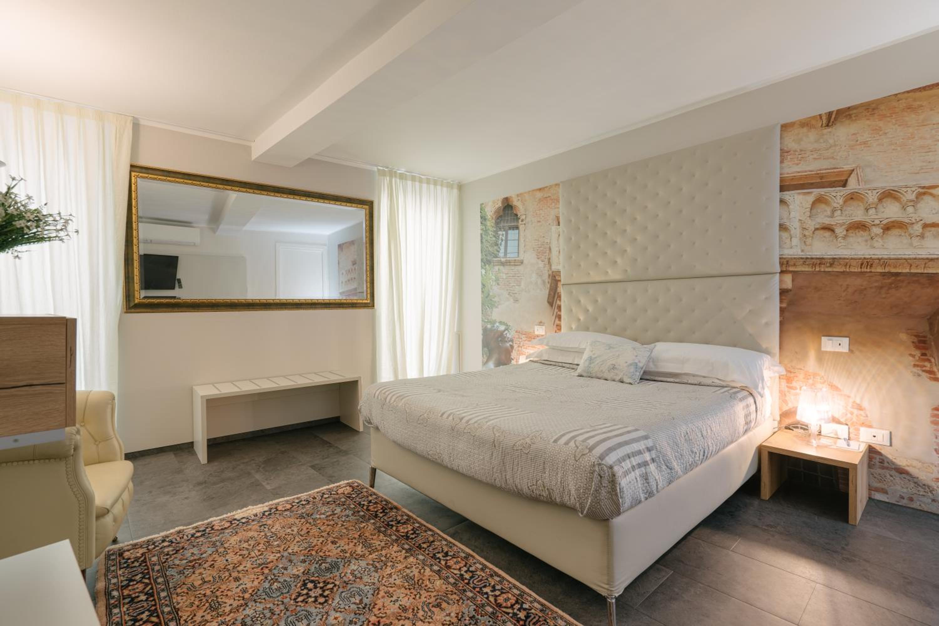 Suite - Separate Building - Photo 8