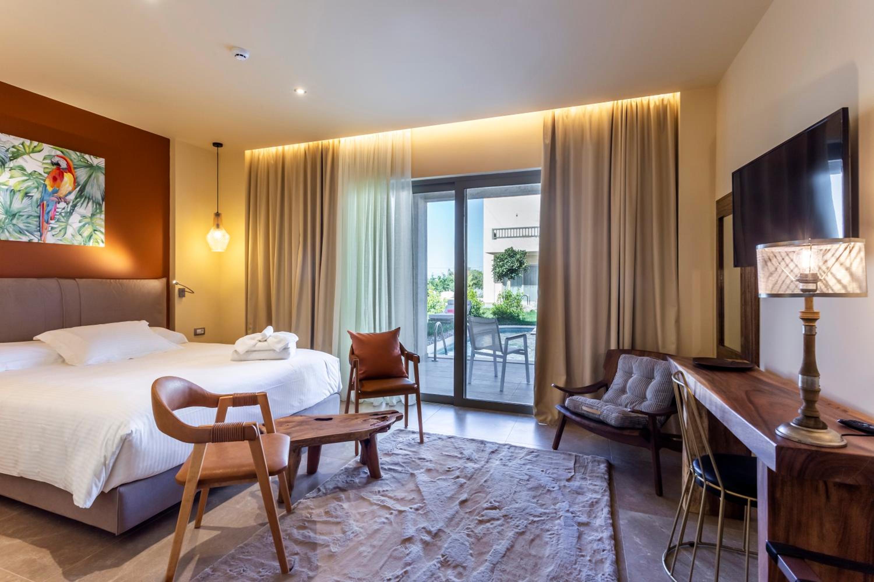 Junior Suite with Private Pool - Photo 10