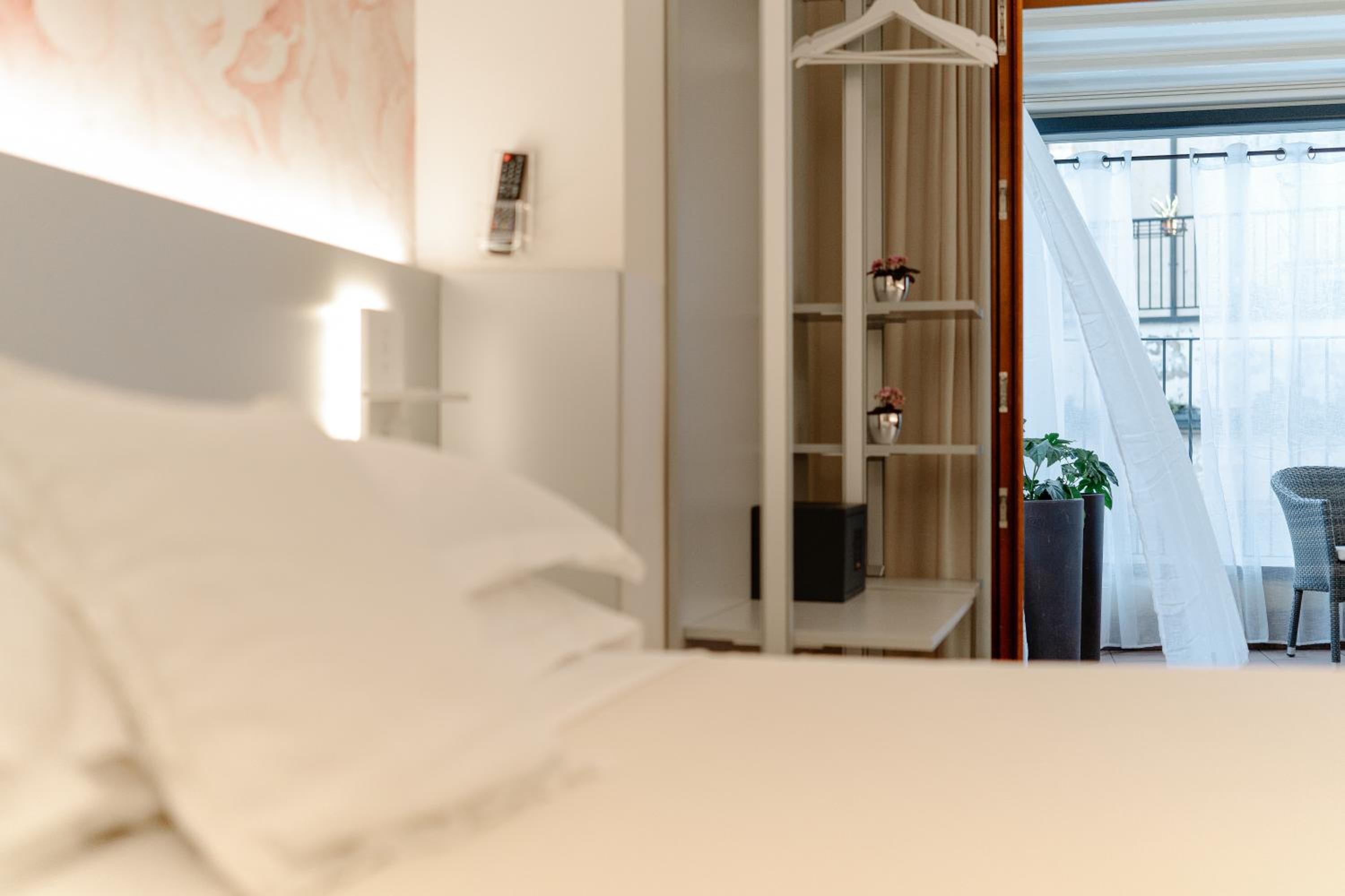 Superior Double or Twin Room - Photo 10