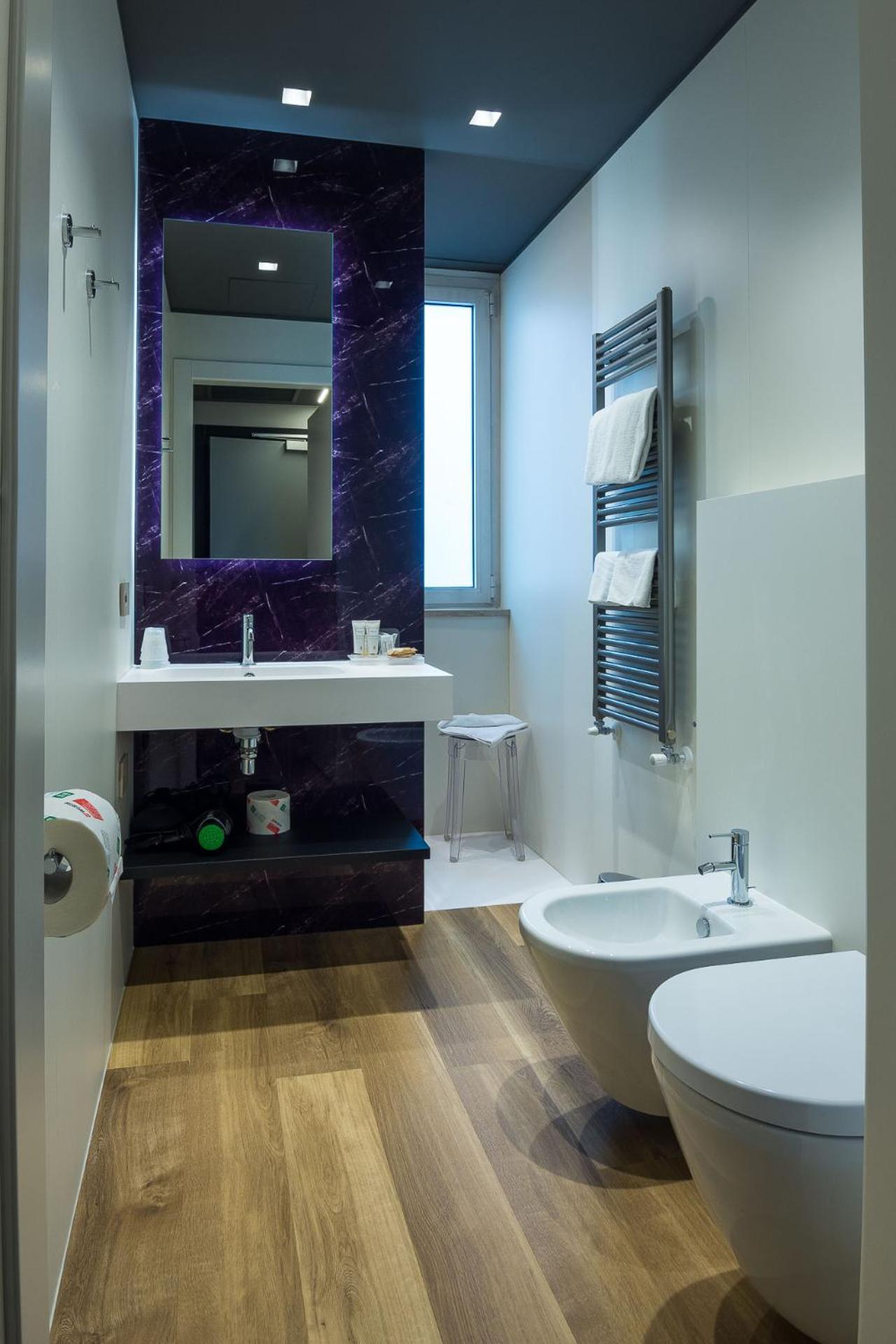 Executive Queen Room - Photo 16