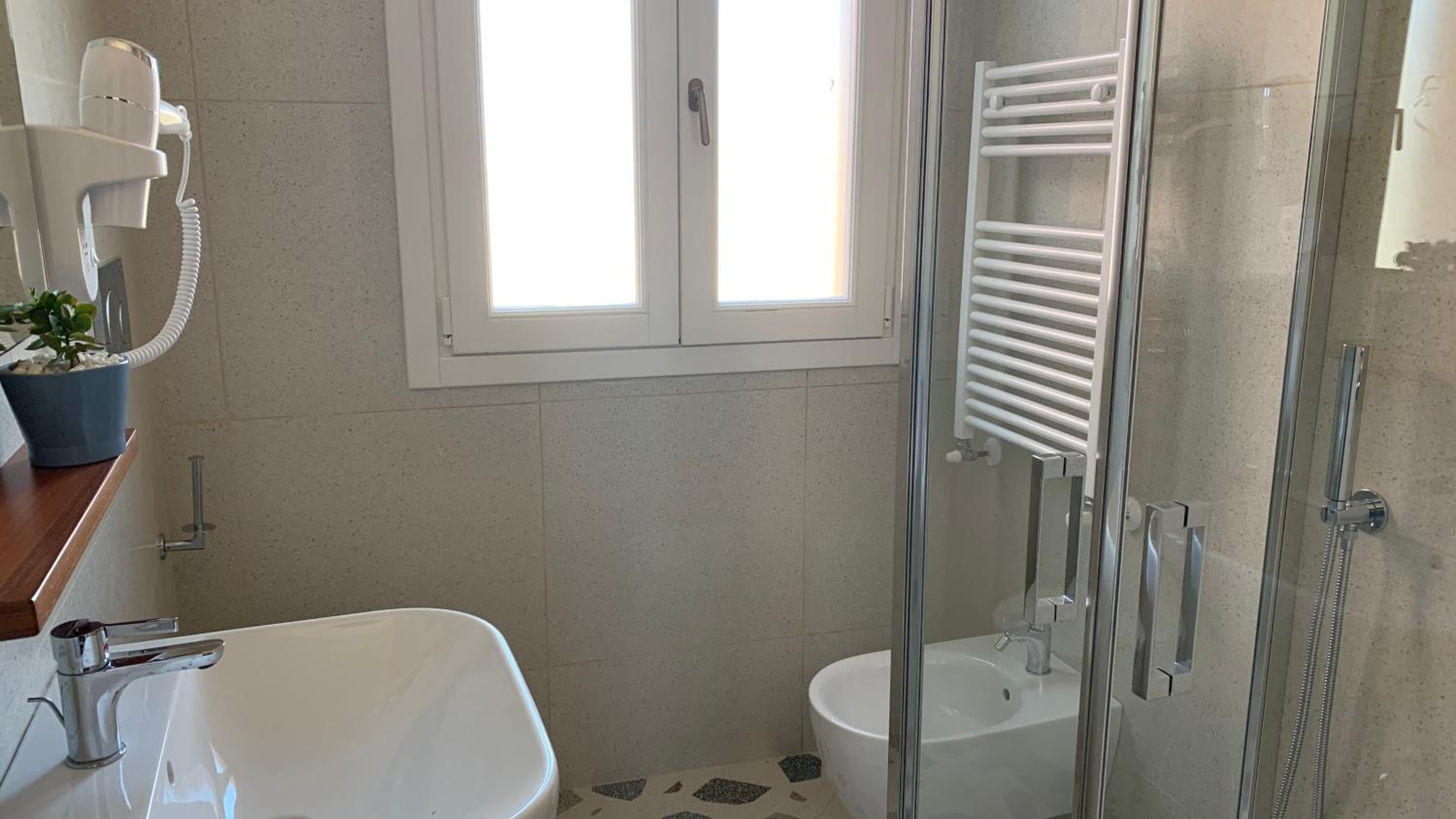 Double Room - Photo 4