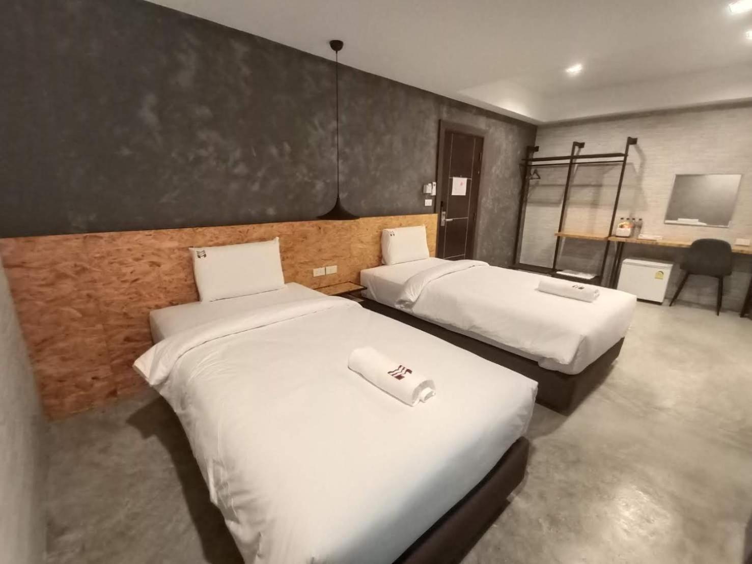 Standard Twin Room - Photo 18