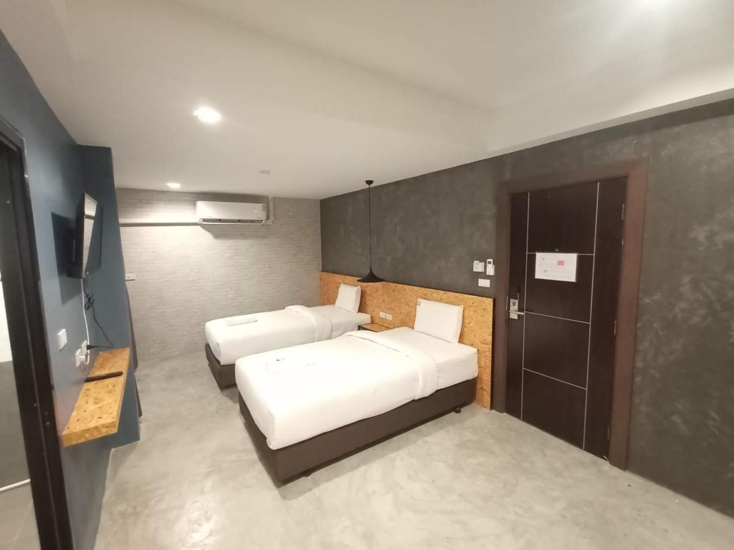 Standard Twin Room - Photo 12