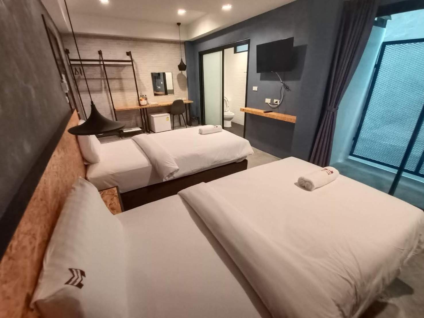 Standard Twin Room - Photo 11