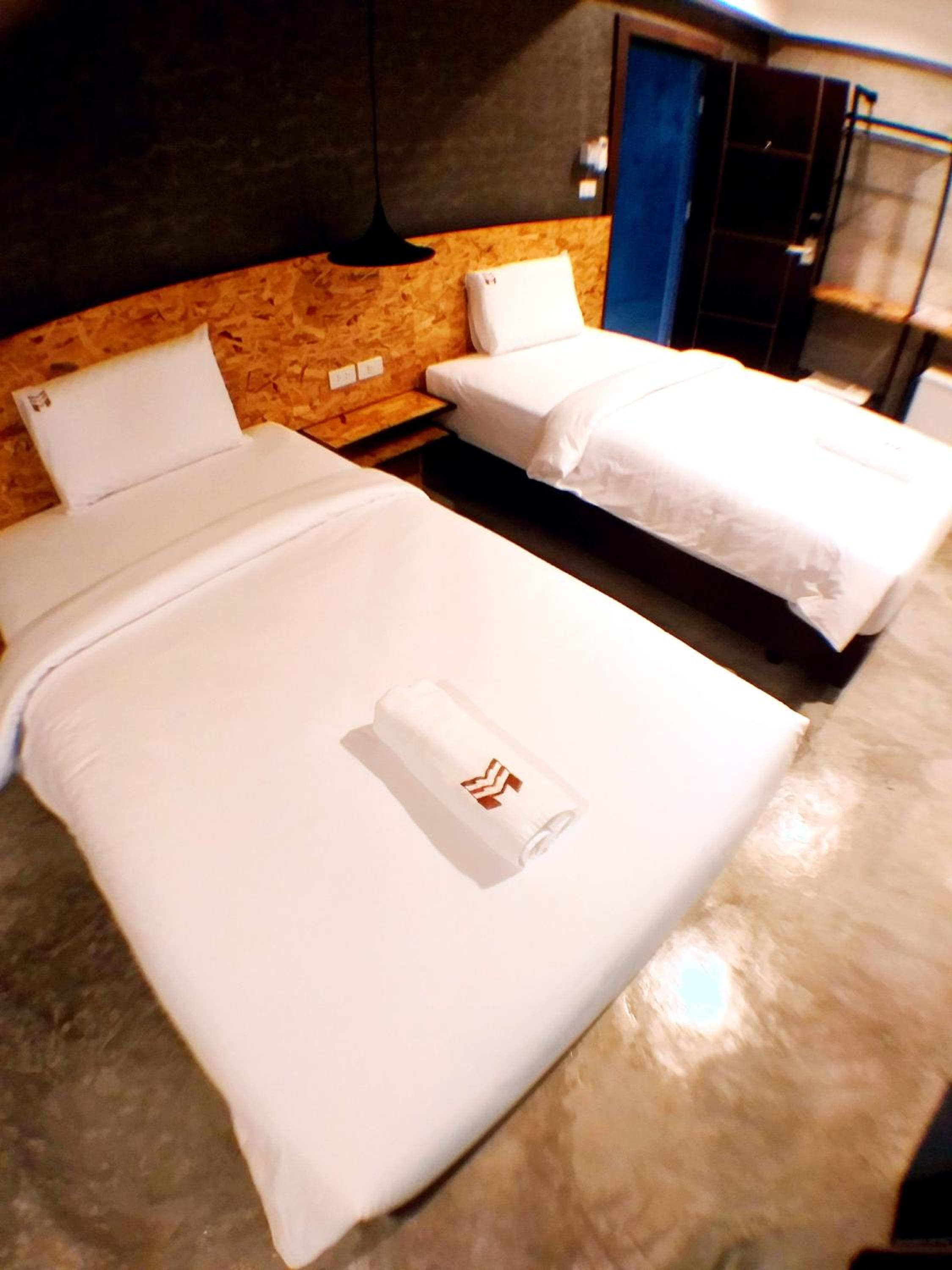 Standard Twin Room - Photo 9