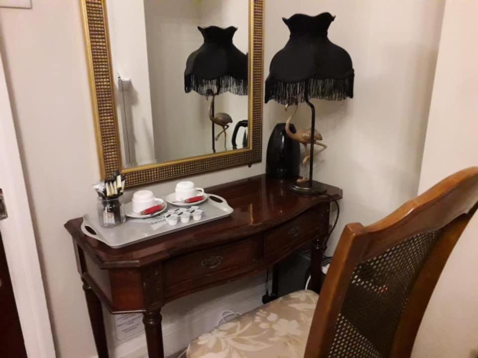 Superior Double or Twin Room with Garden View - Photo 11