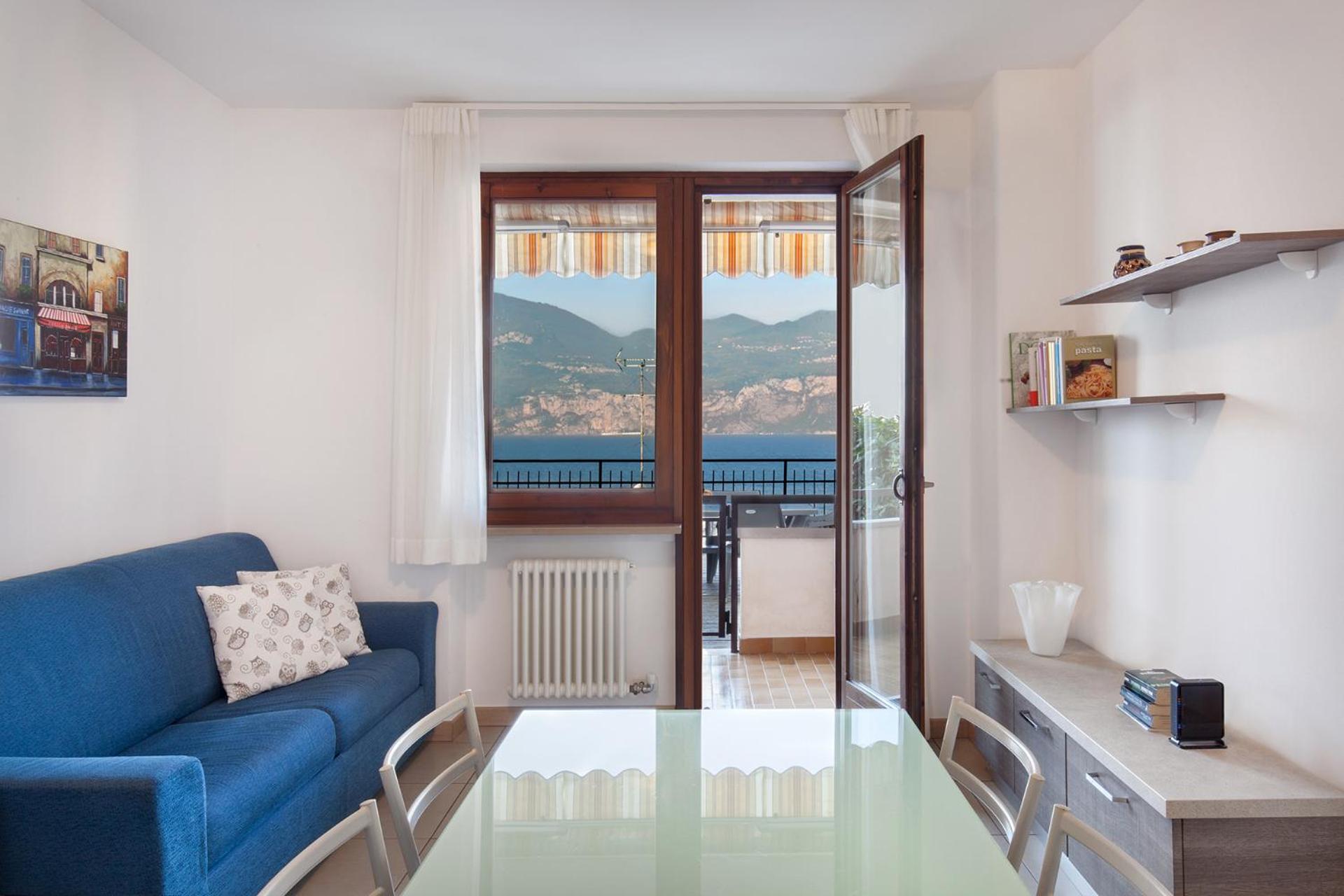 Apartment with Lake View