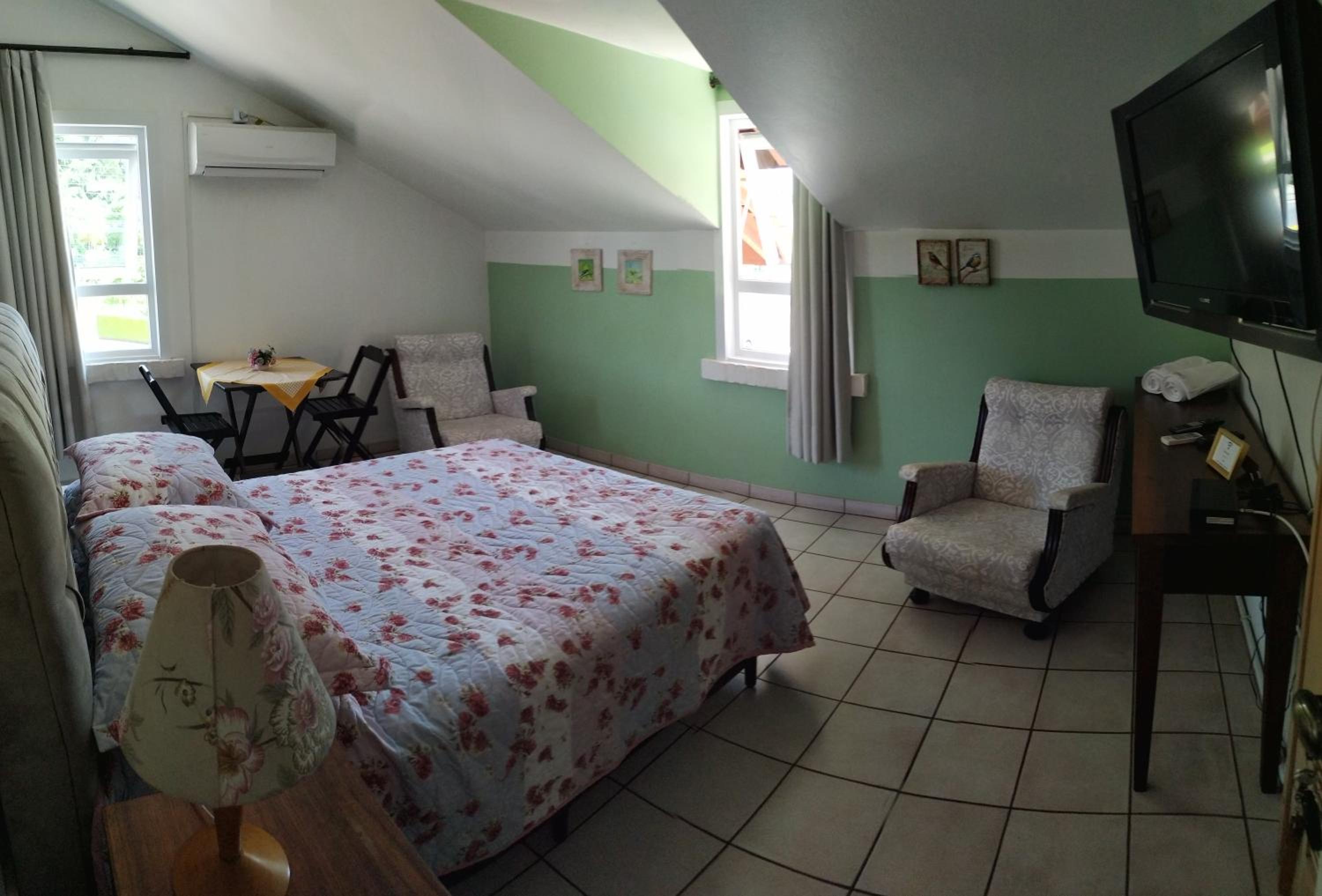 Deluxe Family Suite photo 1