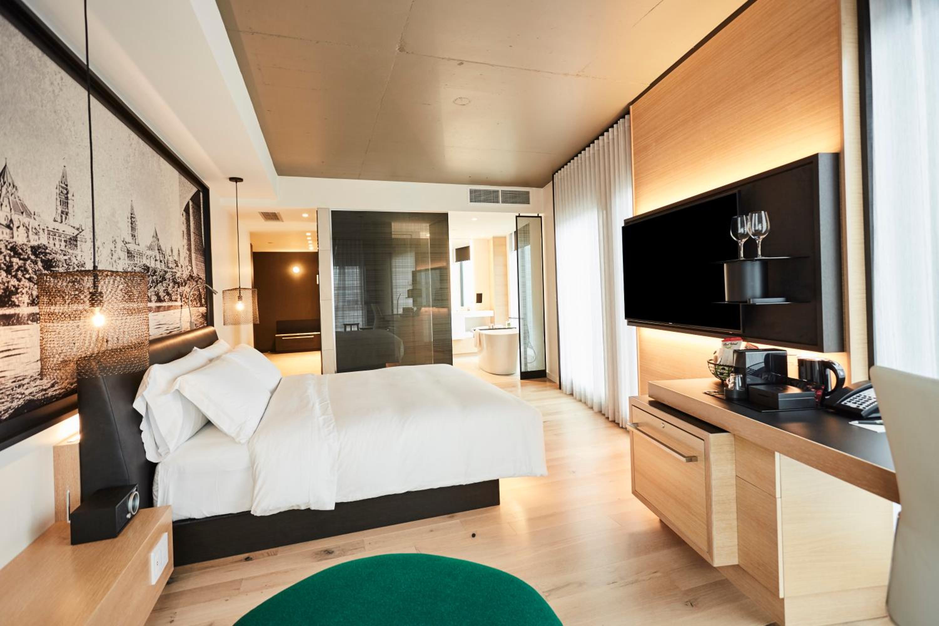 The Prestige Room - 1 King Bed