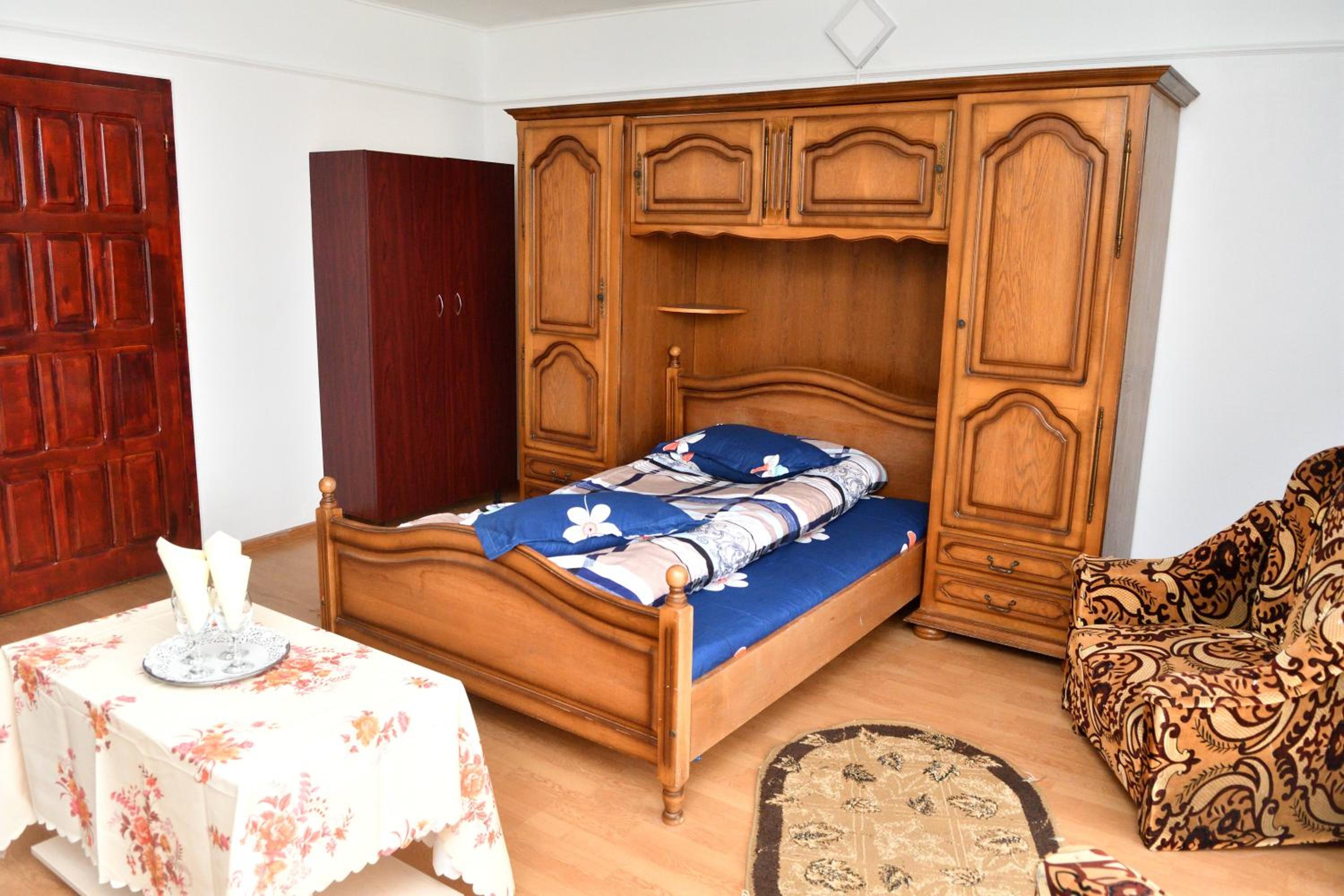 Two-Bedroom Apartment with Balcony photo 3