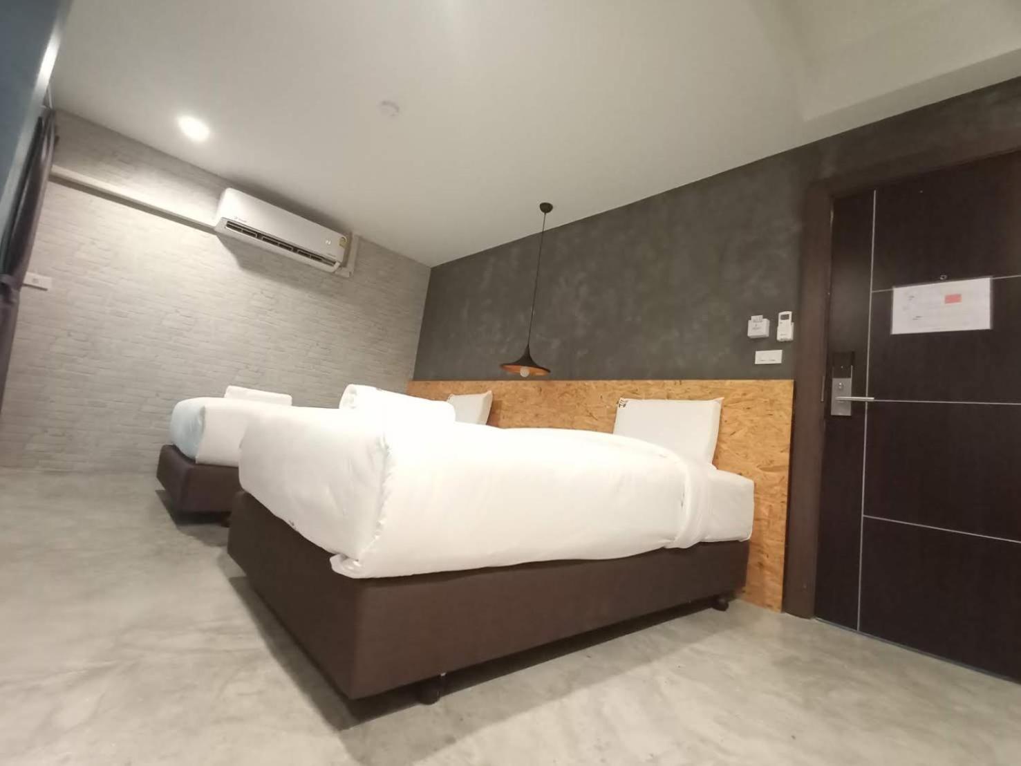 Standard Twin Room - Photo 7