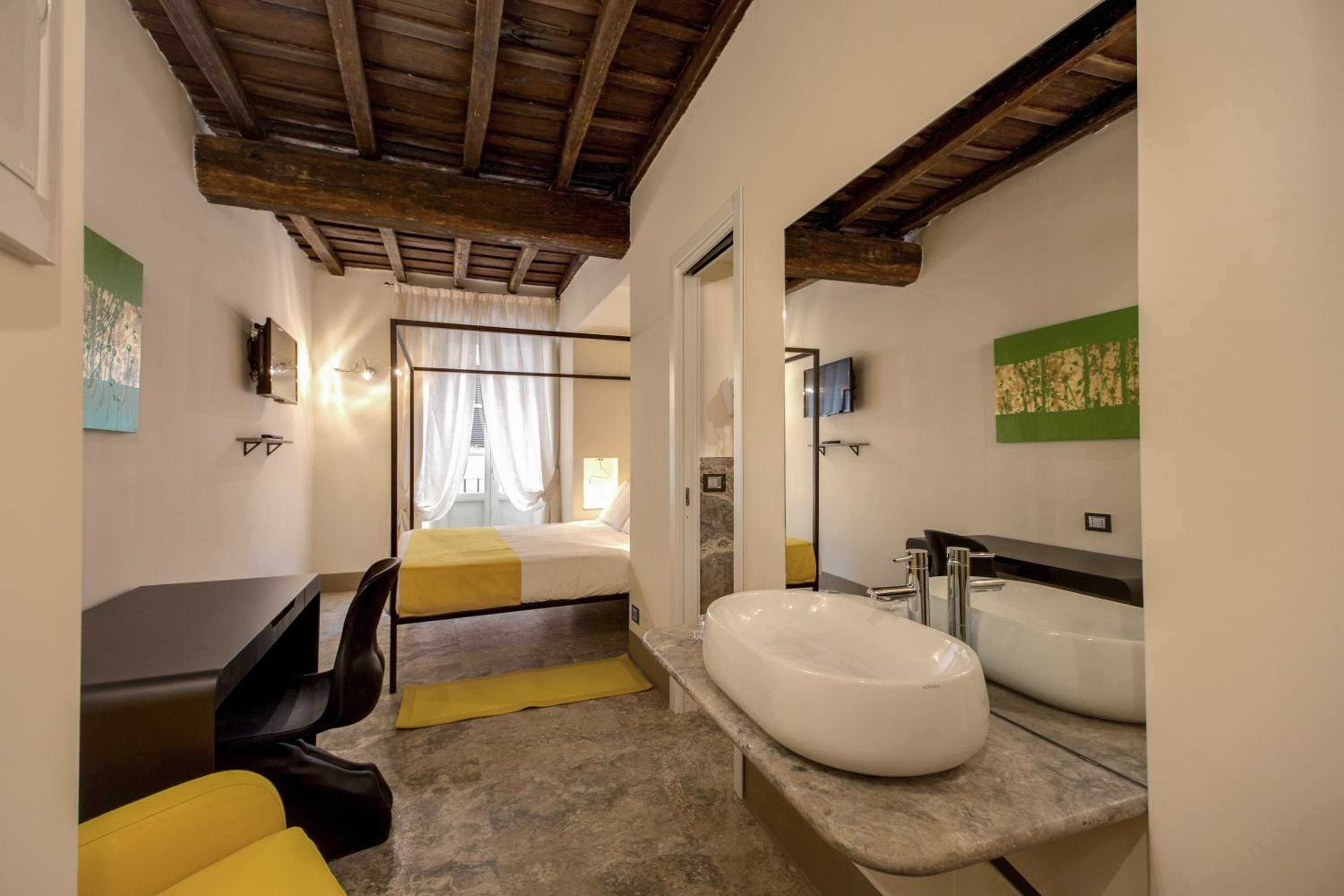 Large Double Room photo 1