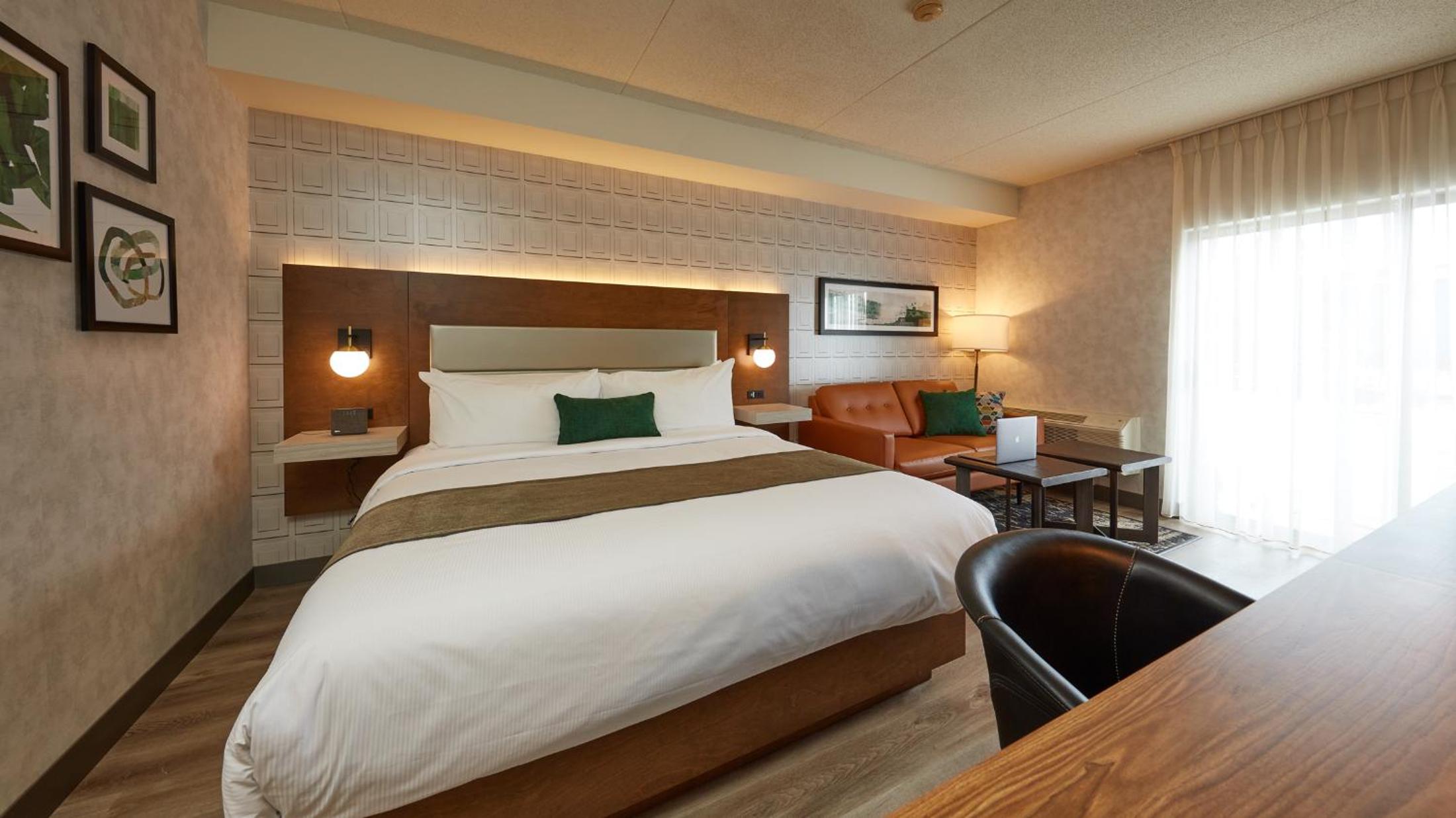Business King Room - Fully Renovated 2021