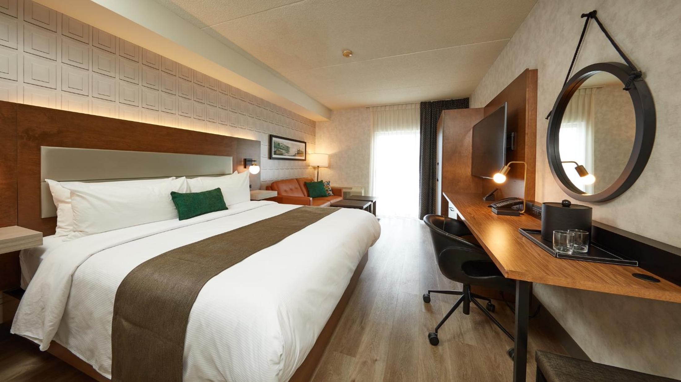 Business King Room - Fully Renovated 2021 thumbnail 6