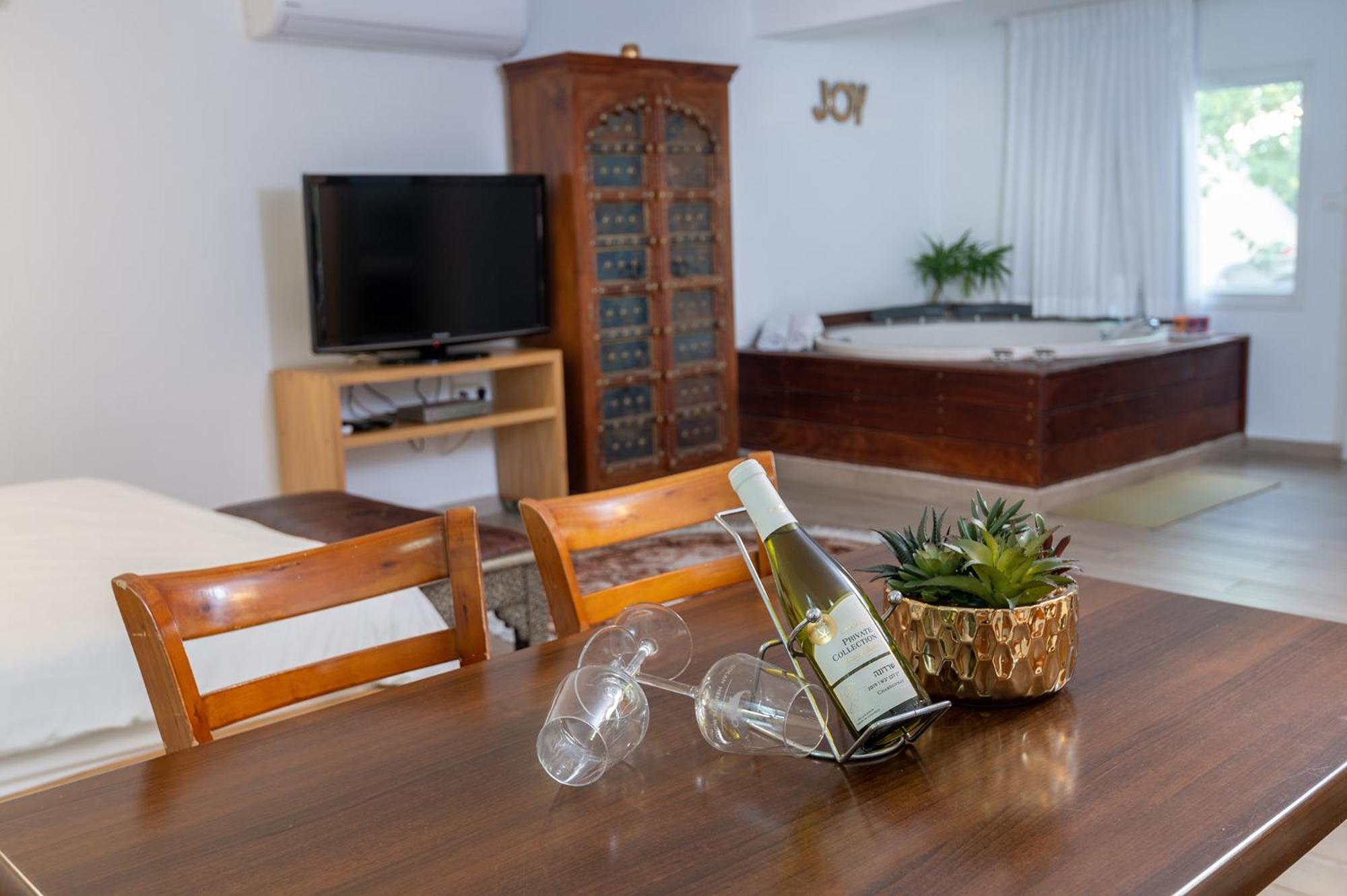 Double Room with Spa Bath photo 3