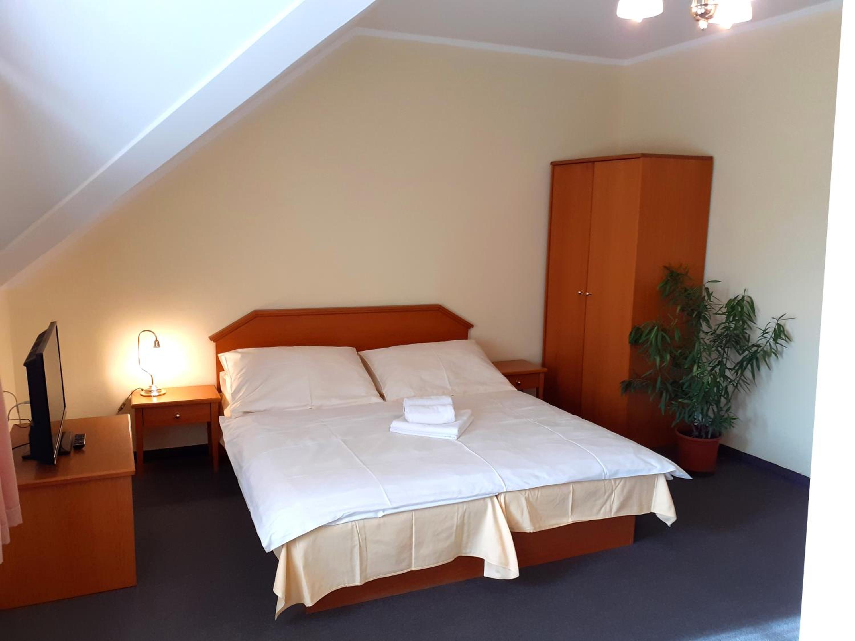 Quadruple Room with Bathroom - Photo 2