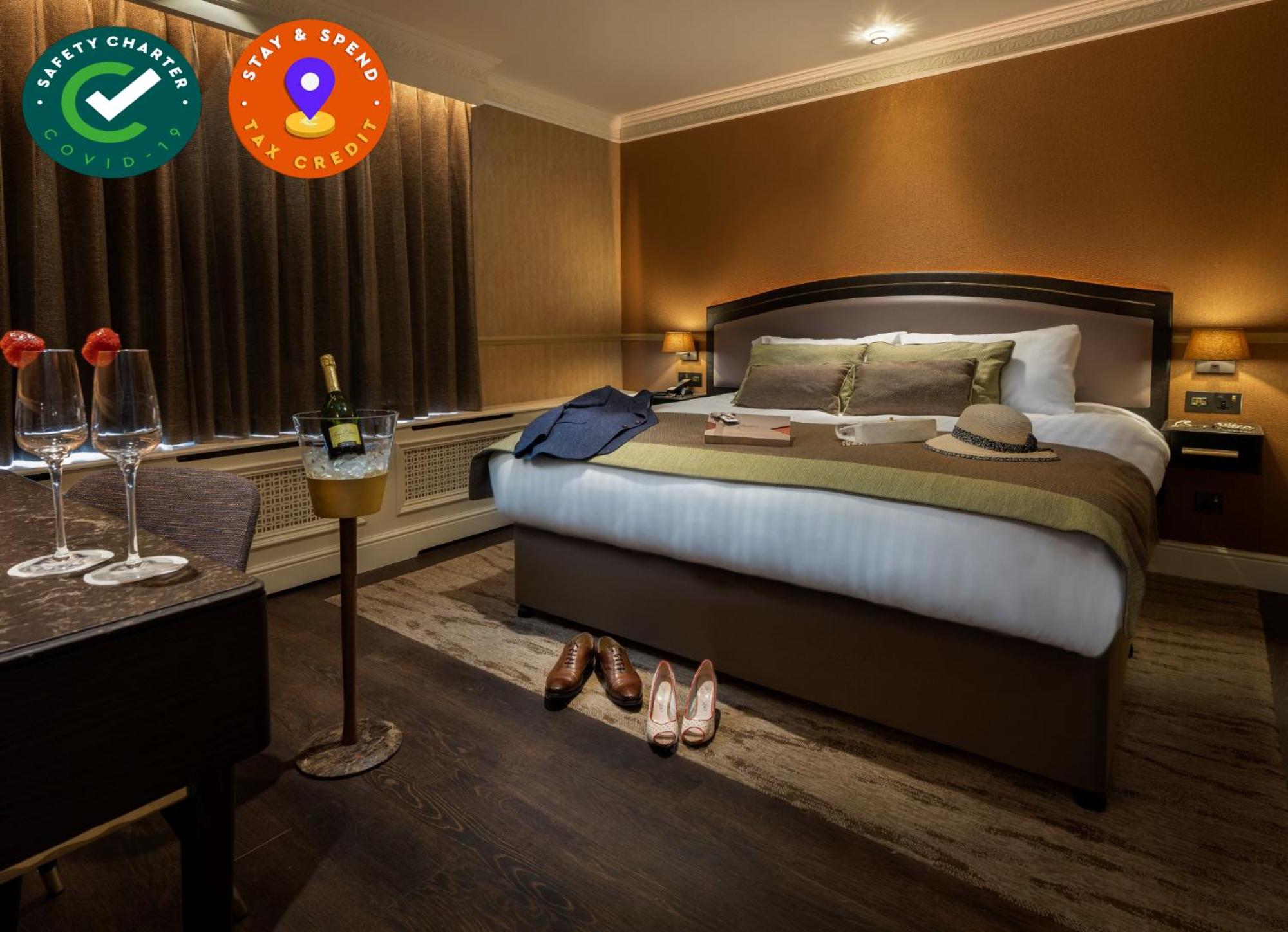 Deluxe Double Room - Photo 9