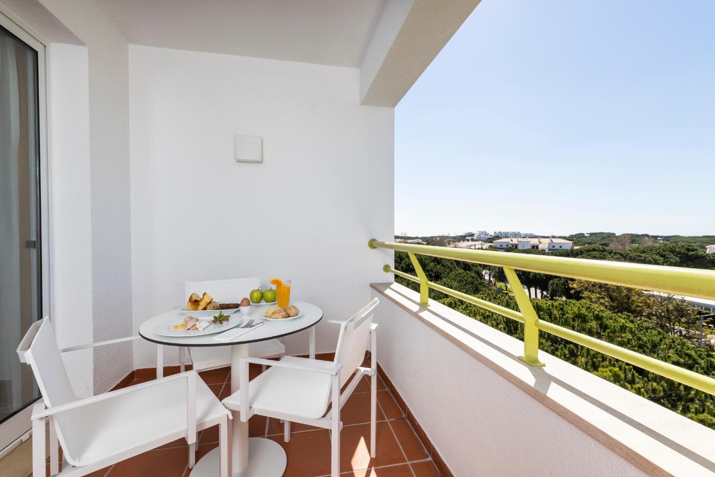 Standard One-Bedroom Apartment - Photo 2