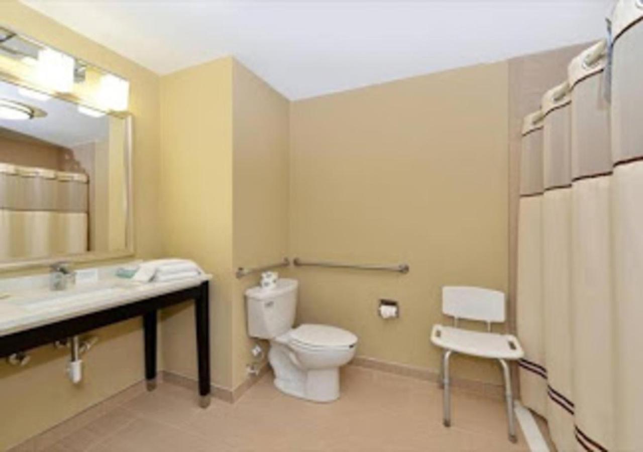 King Suite First Floor - Accessible/Non-Smoking - Photo 5