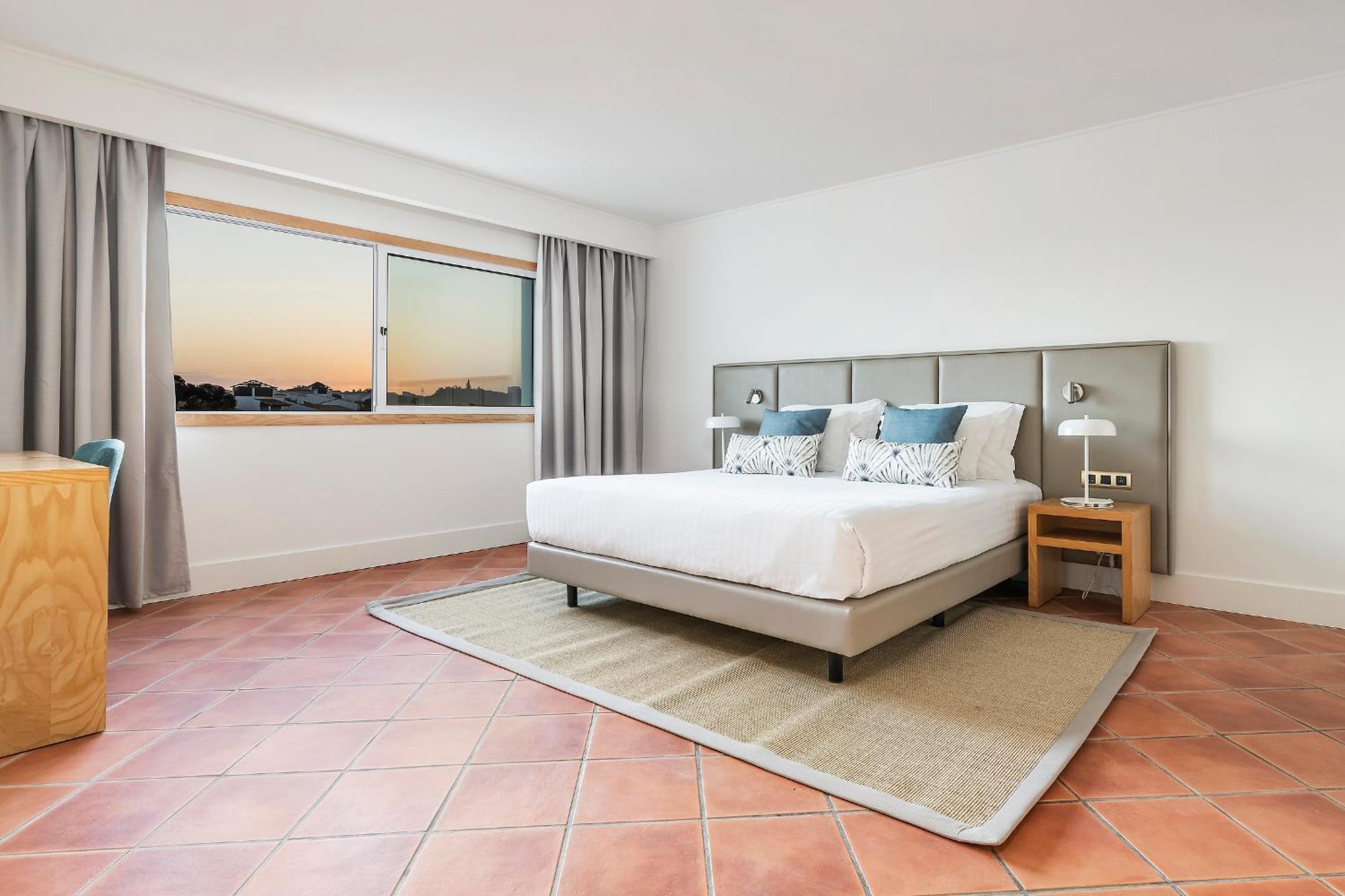 Standard One-Bedroom Apartment - Photo 4