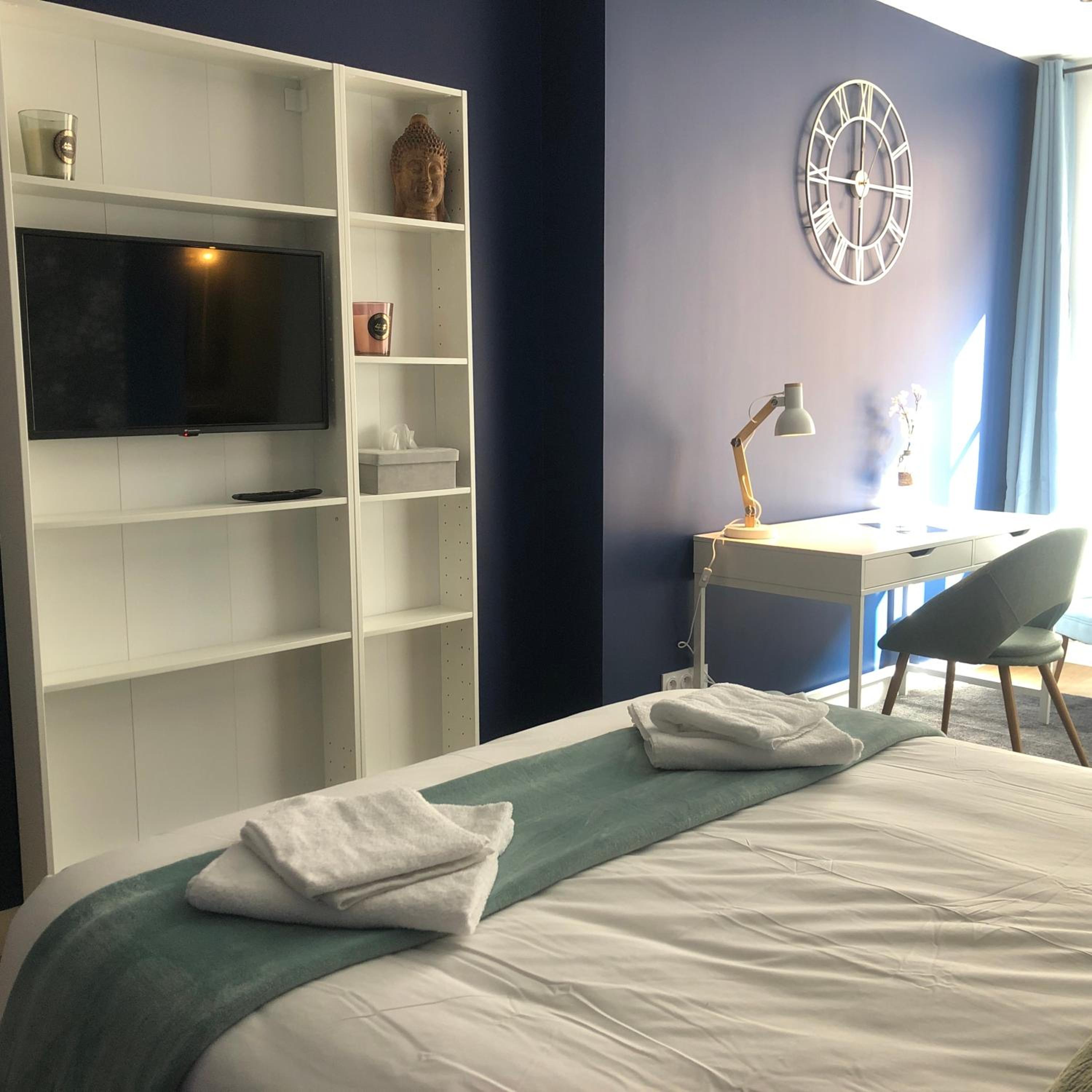 Queen Room photo 2