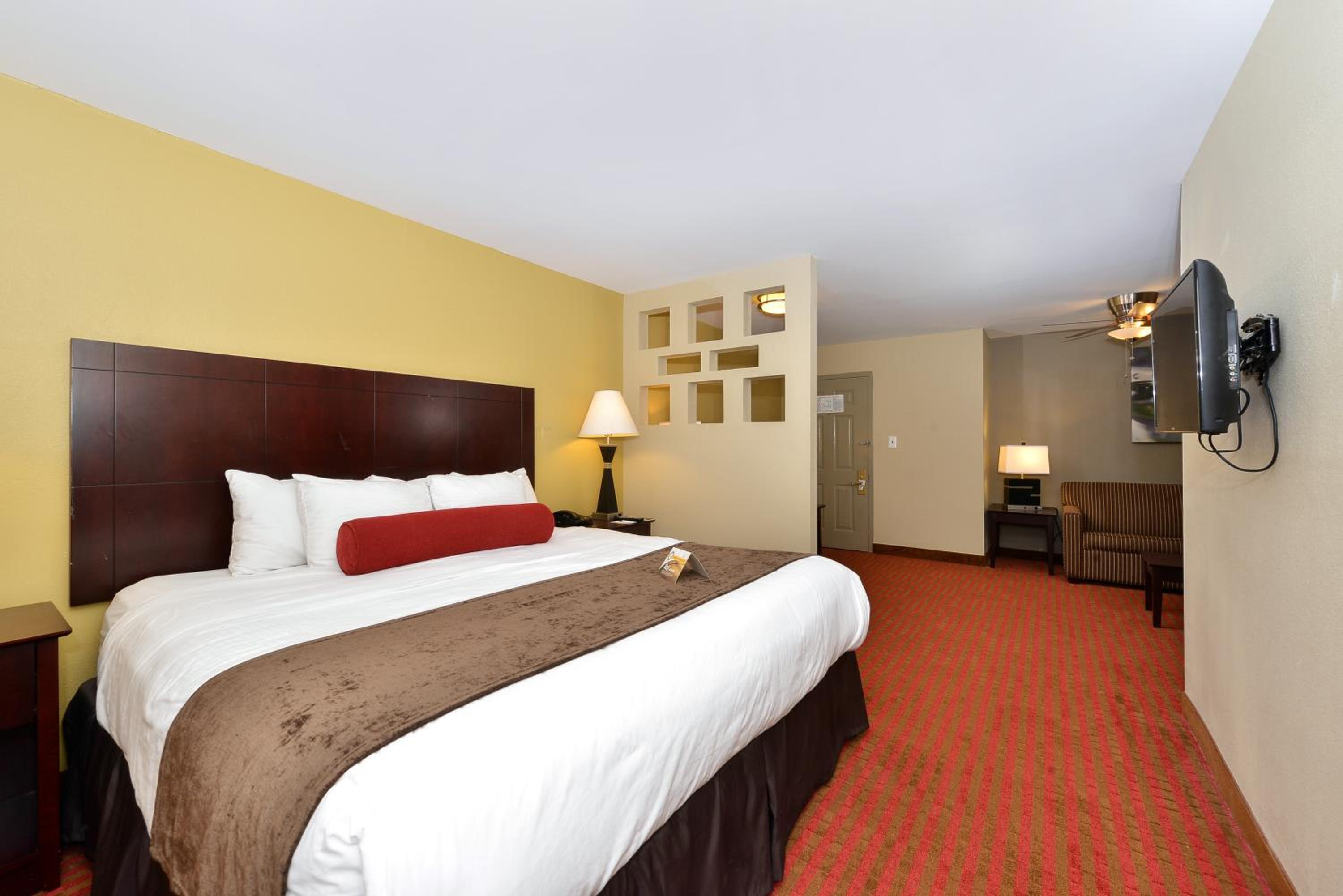 King Suite First Floor - Accessible/Non-Smoking - Photo 1