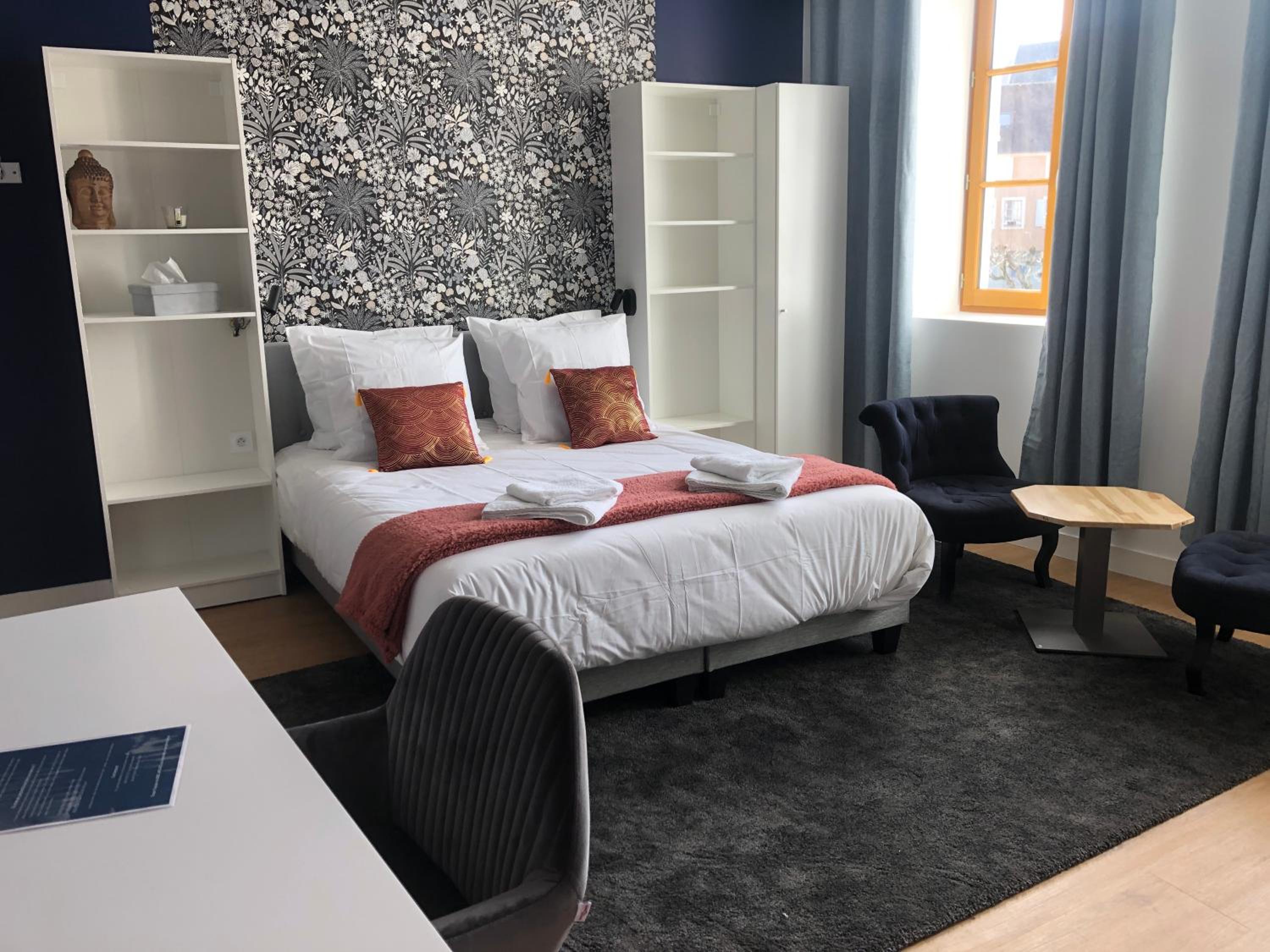 Deluxe Queen Room - Photo 3