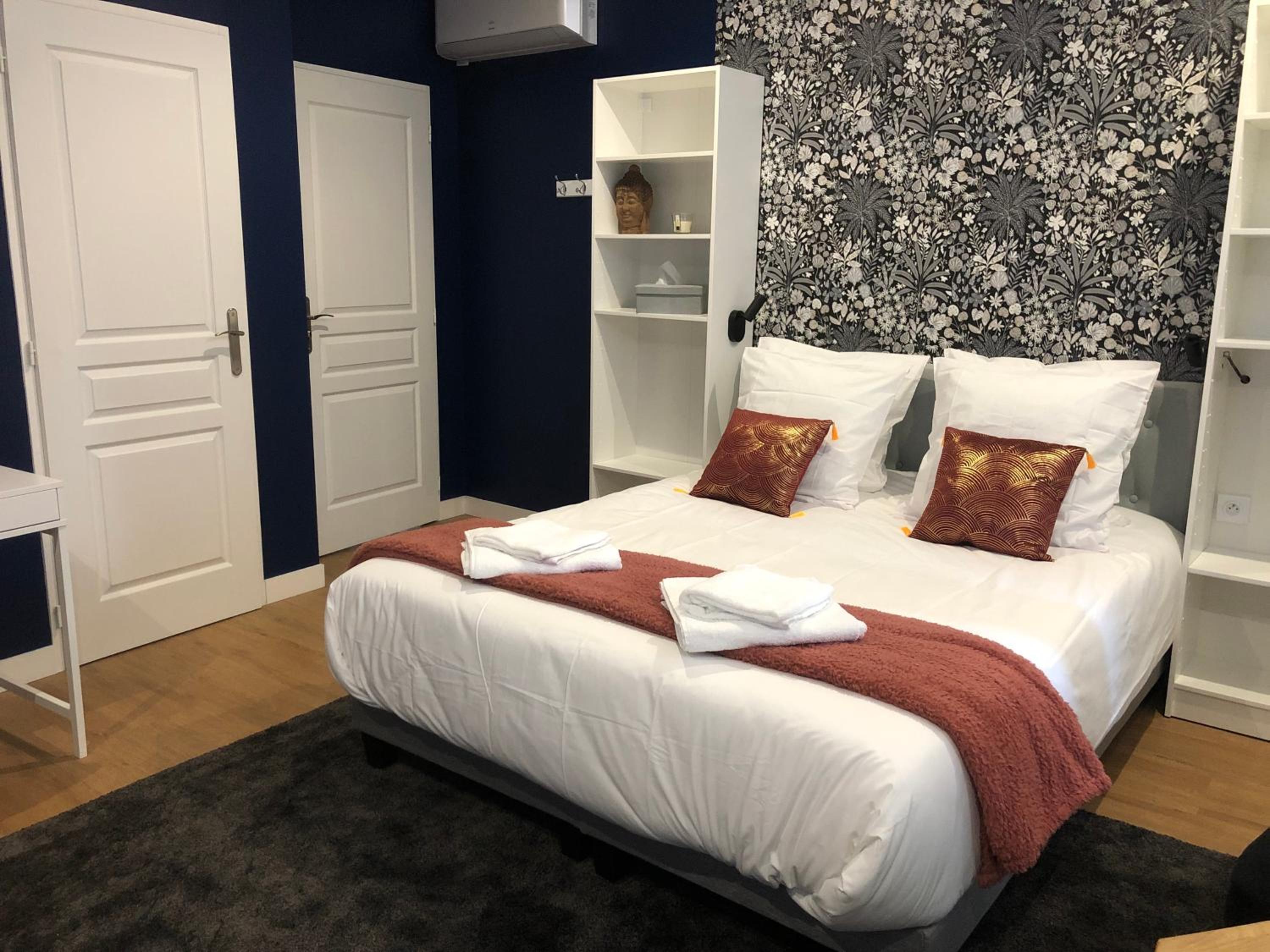 Deluxe Queen Room - Photo 4