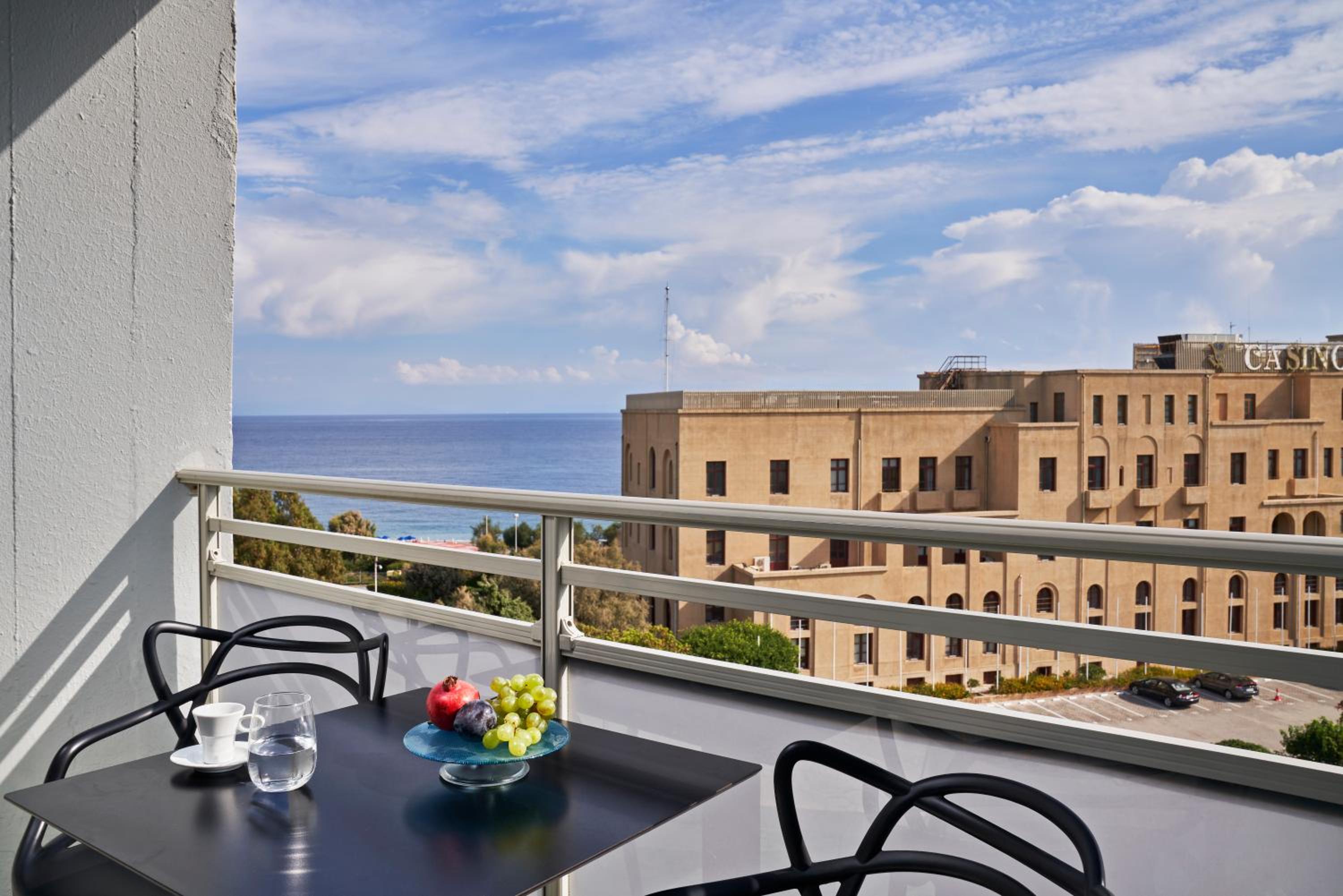 Superior Suite with Sea View - Photo 4