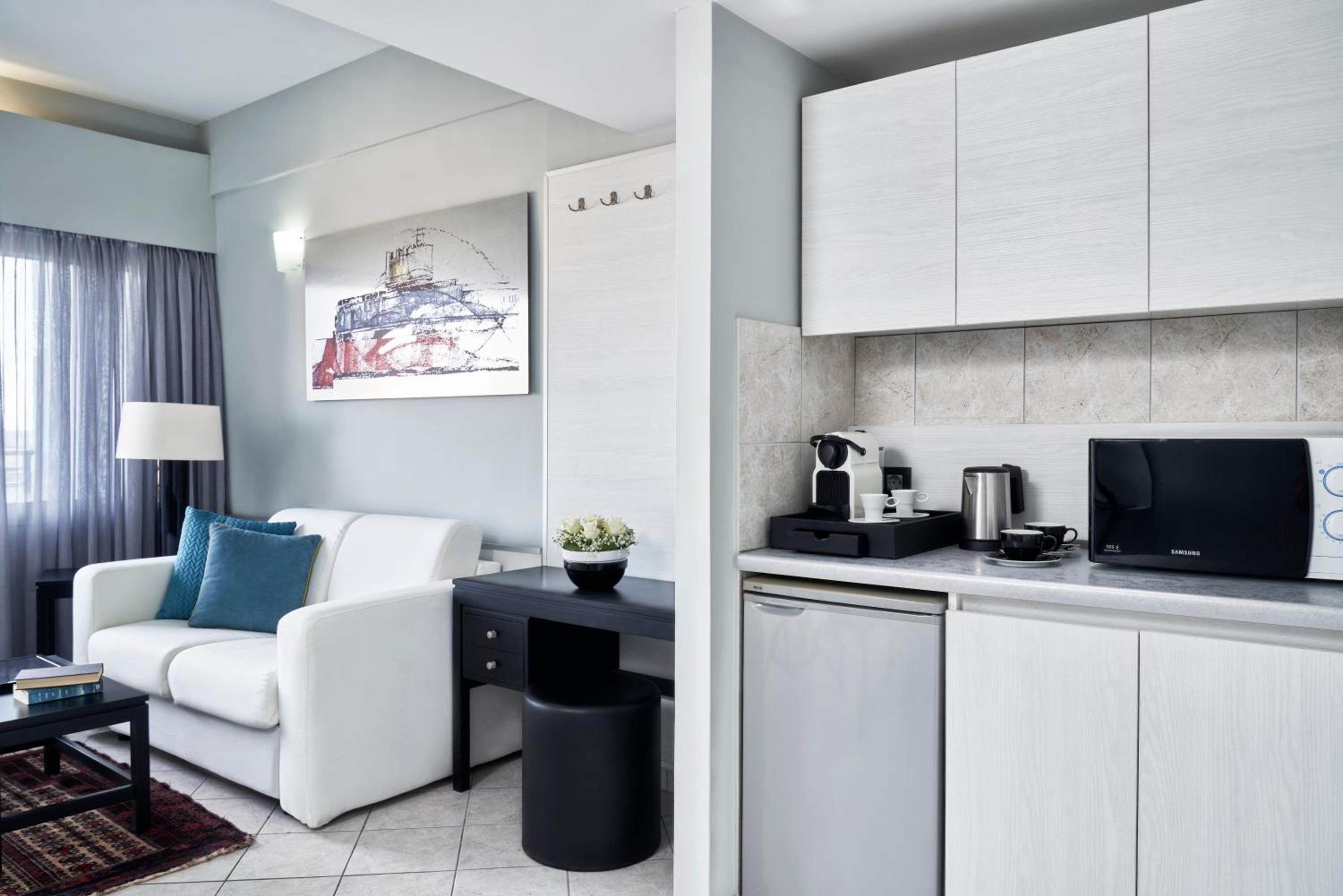 Superior Suite with Sea View - Photo 3