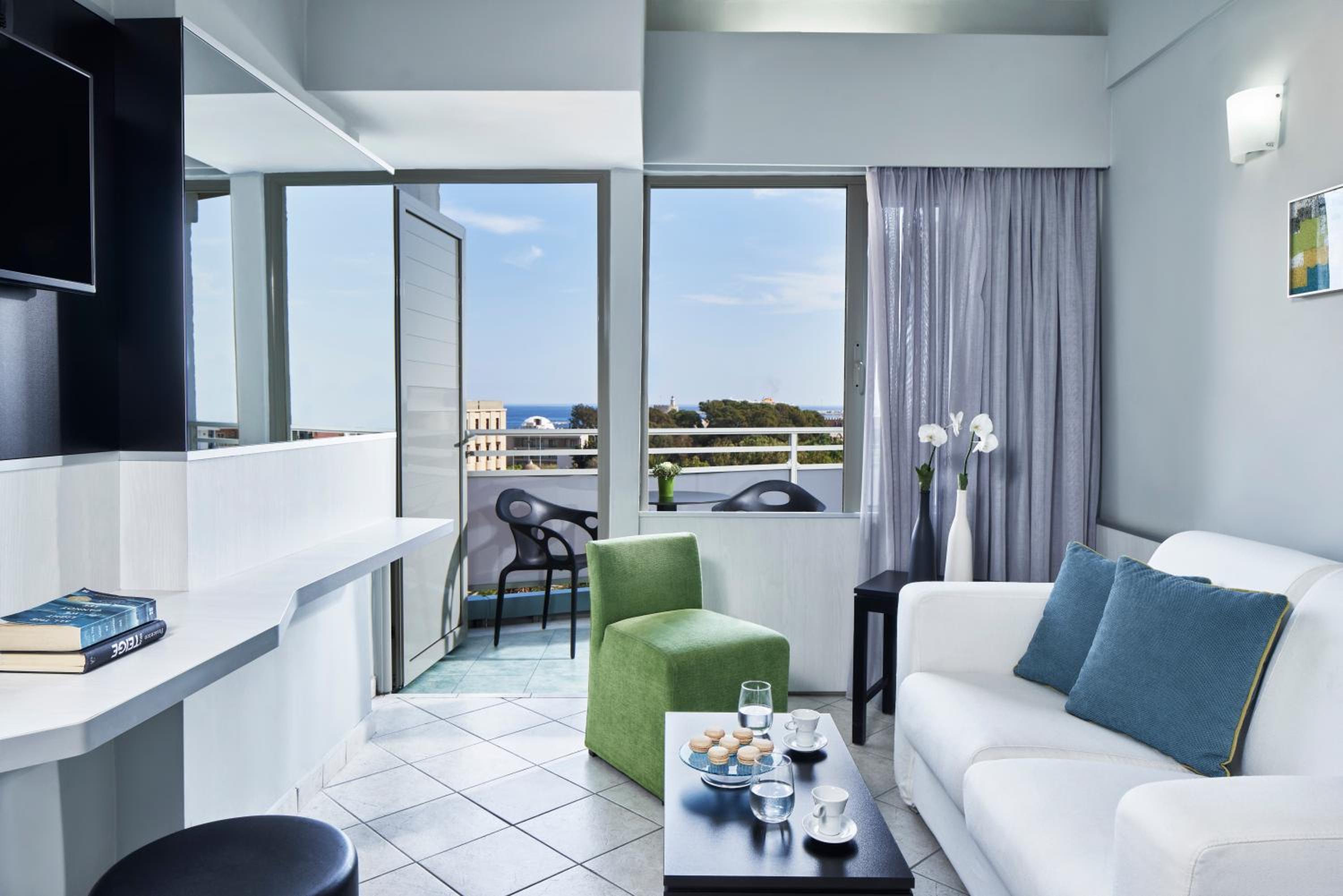 Superior Suite with Sea View - Photo 6