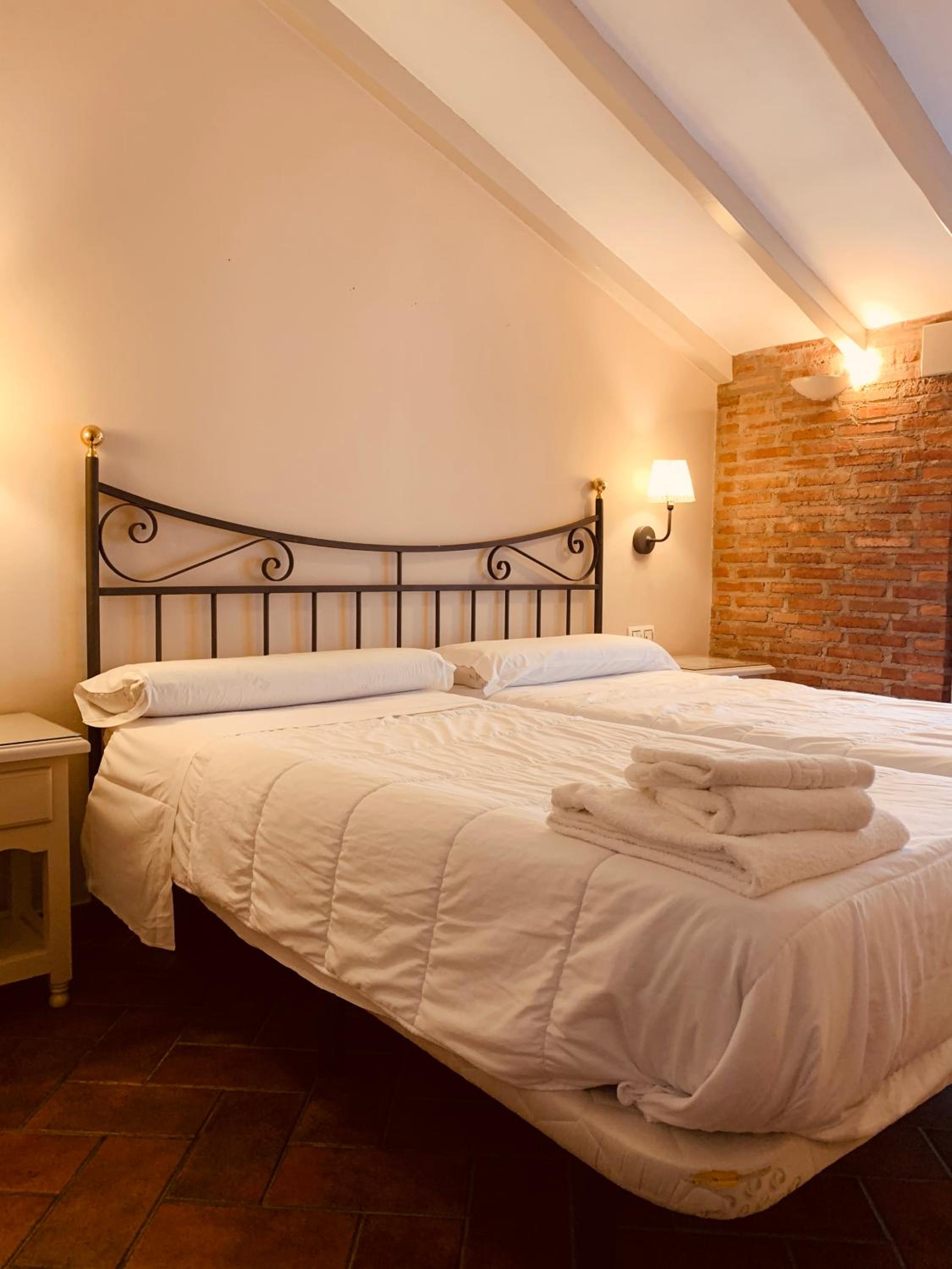 Double or Twin Room - Photo 2