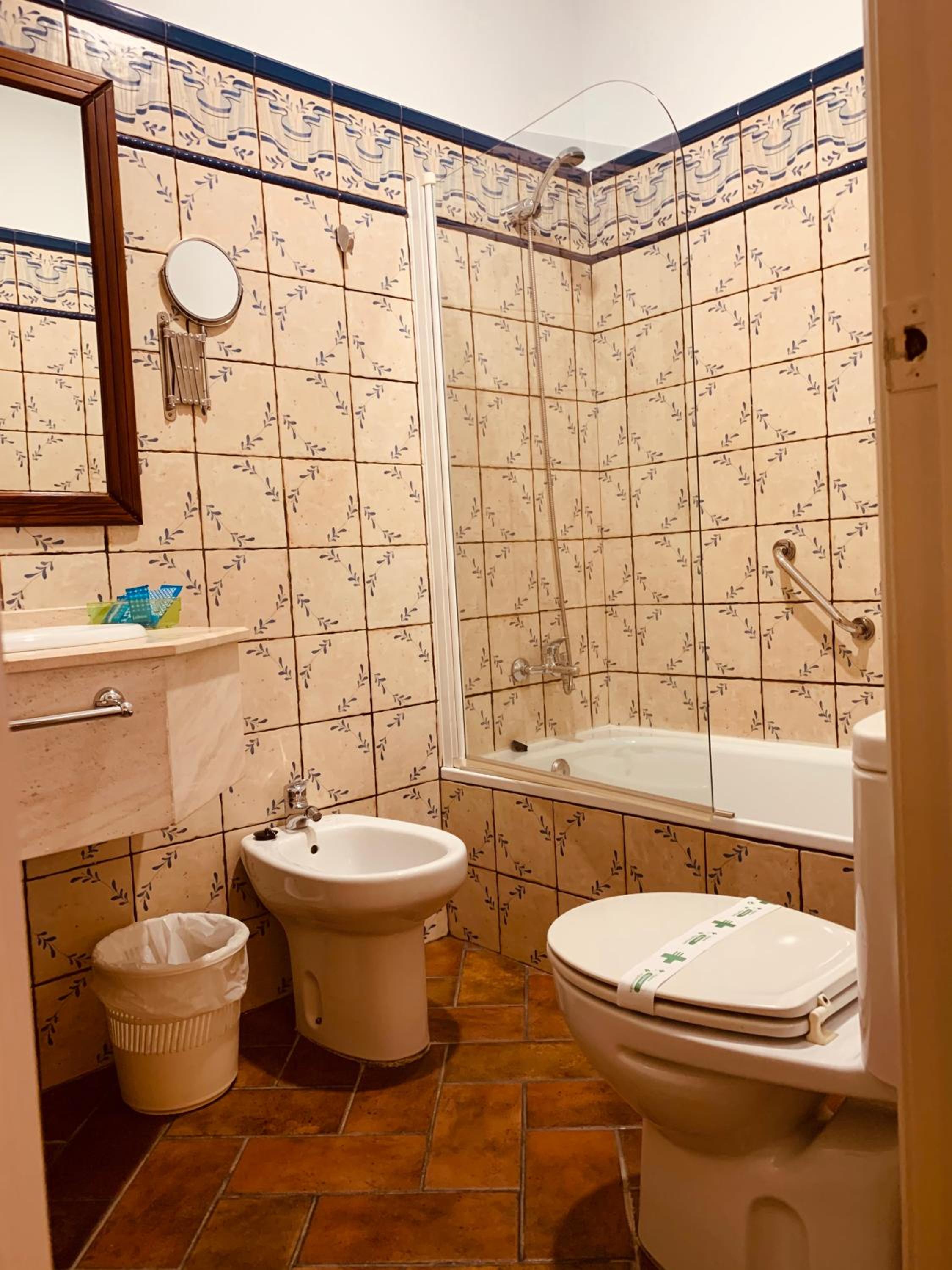 Double or Twin Room - Photo 3