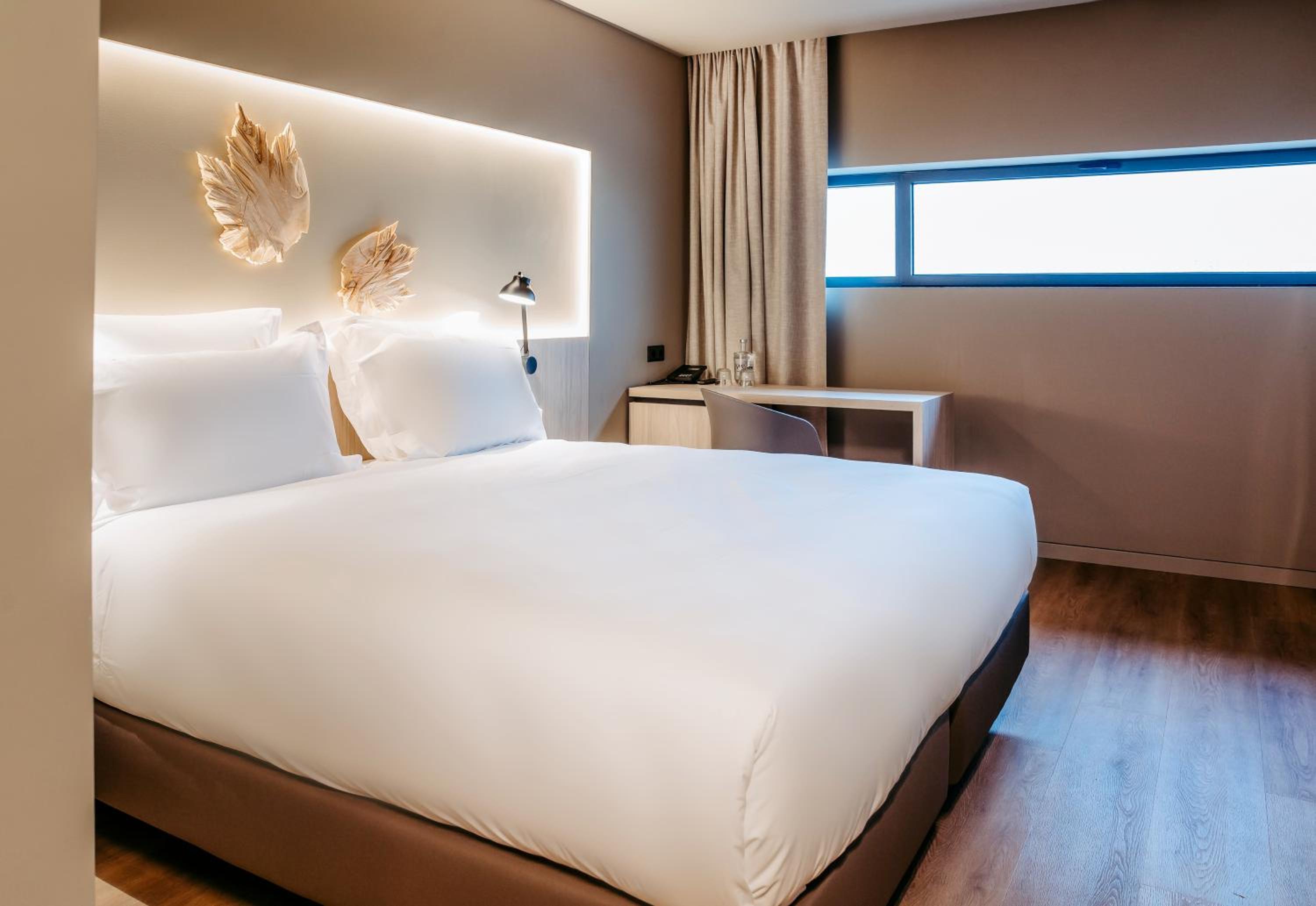 Superior King Room - Photo 4