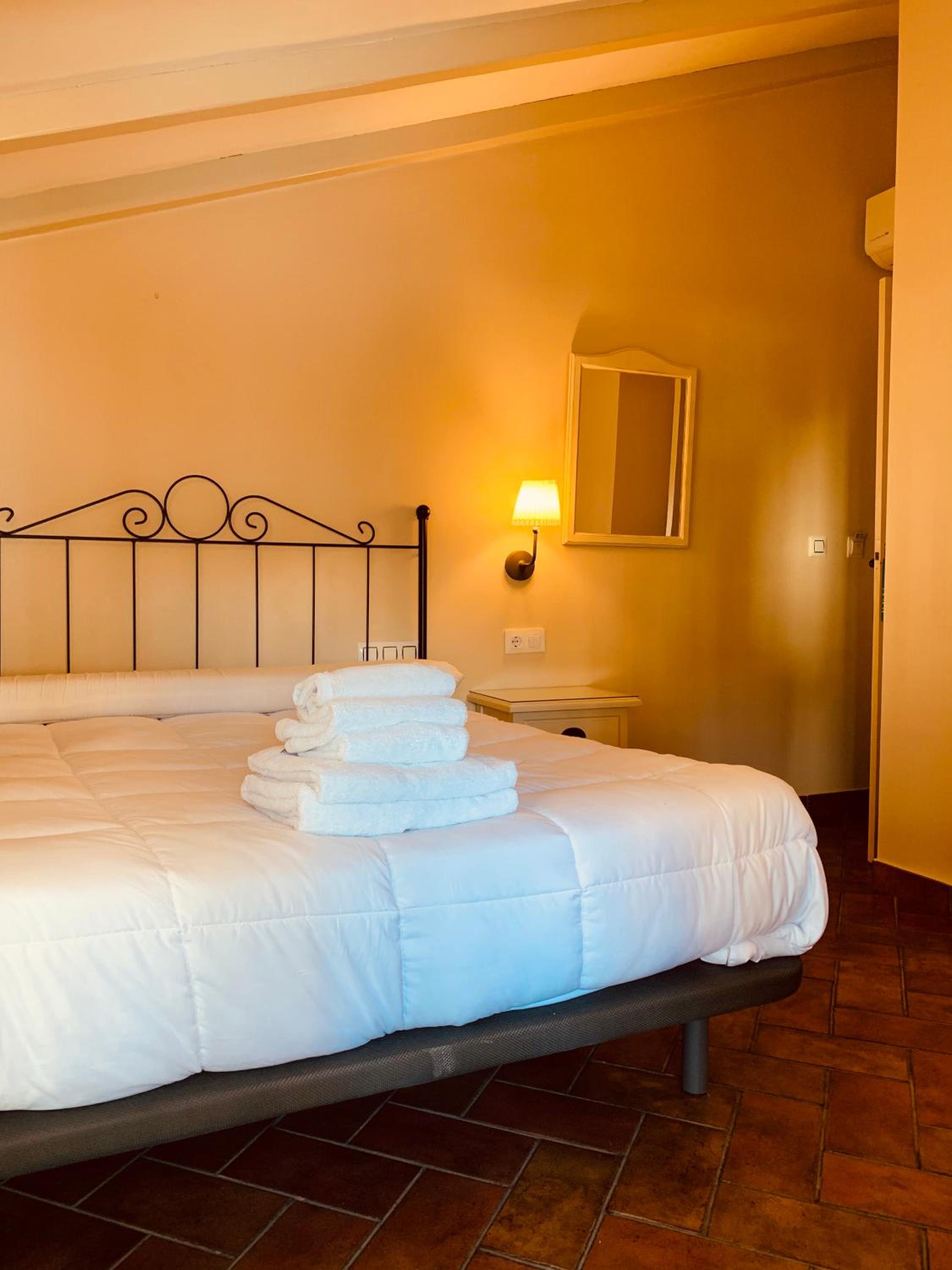 Double or Twin Room - Photo 6