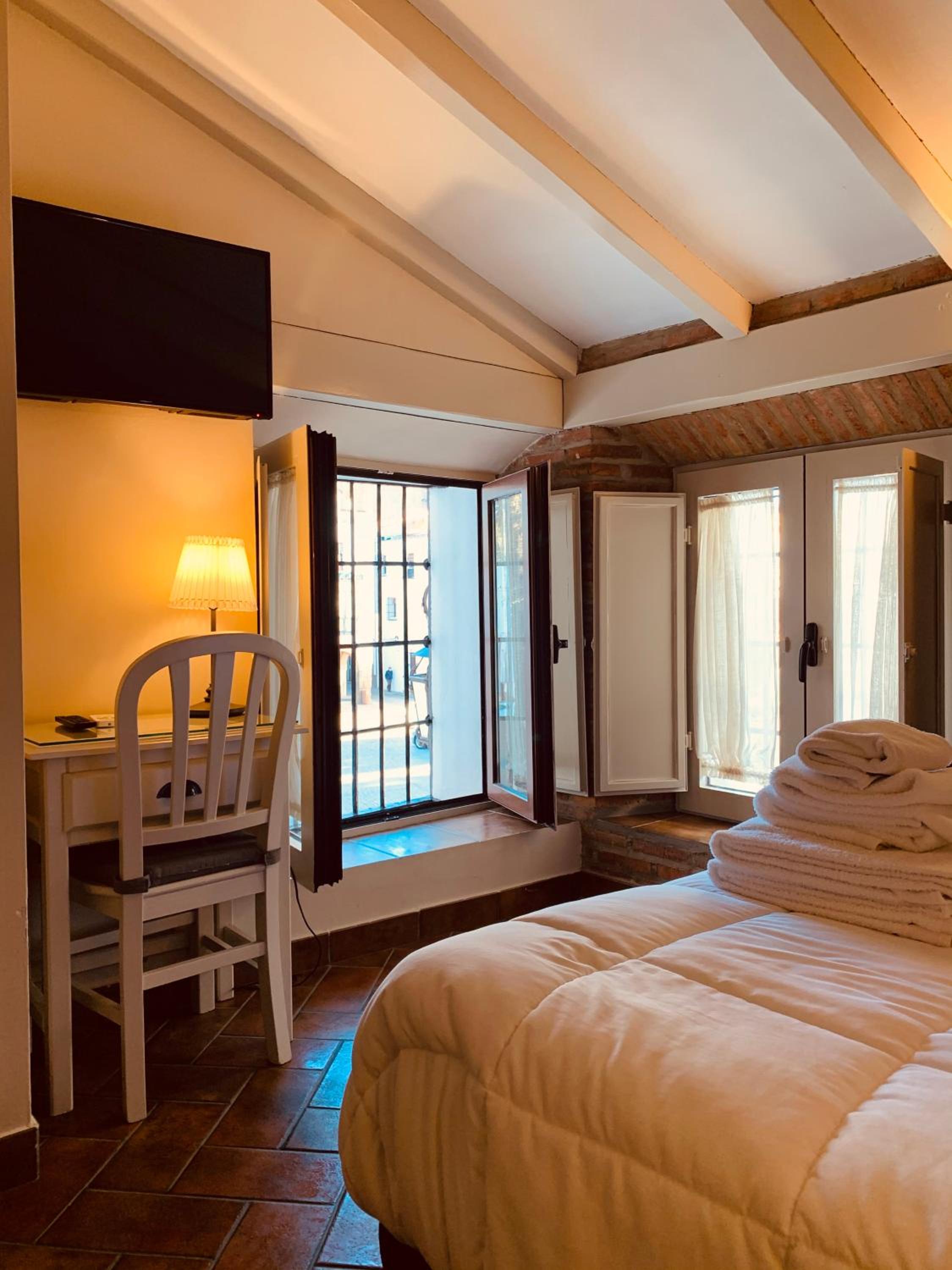 Double or Twin Room - Photo 7