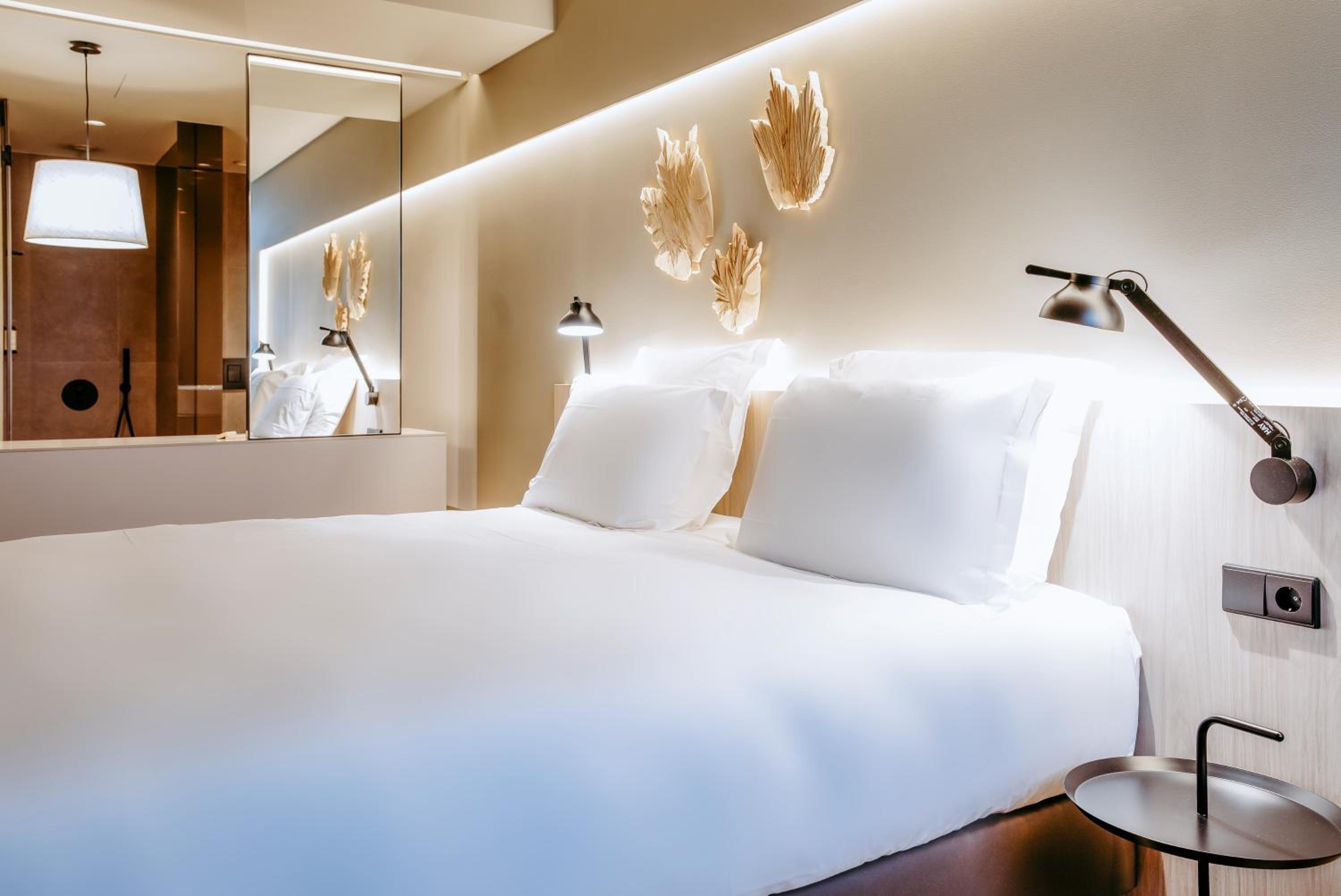 Superior King Room - Photo 9