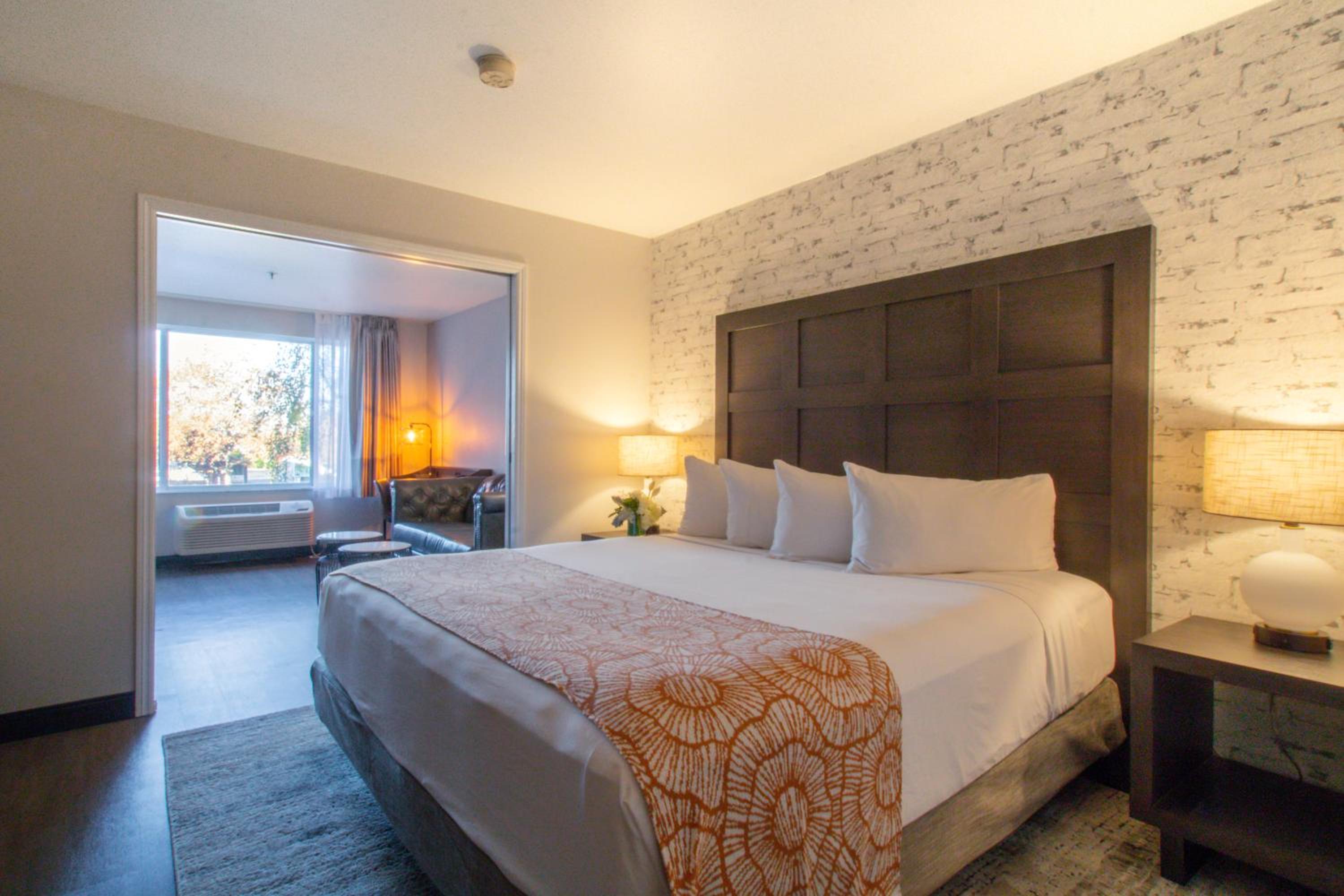 Two Room Family Suite 2 King 2 Bathroom Sleeper Sofa photo 1