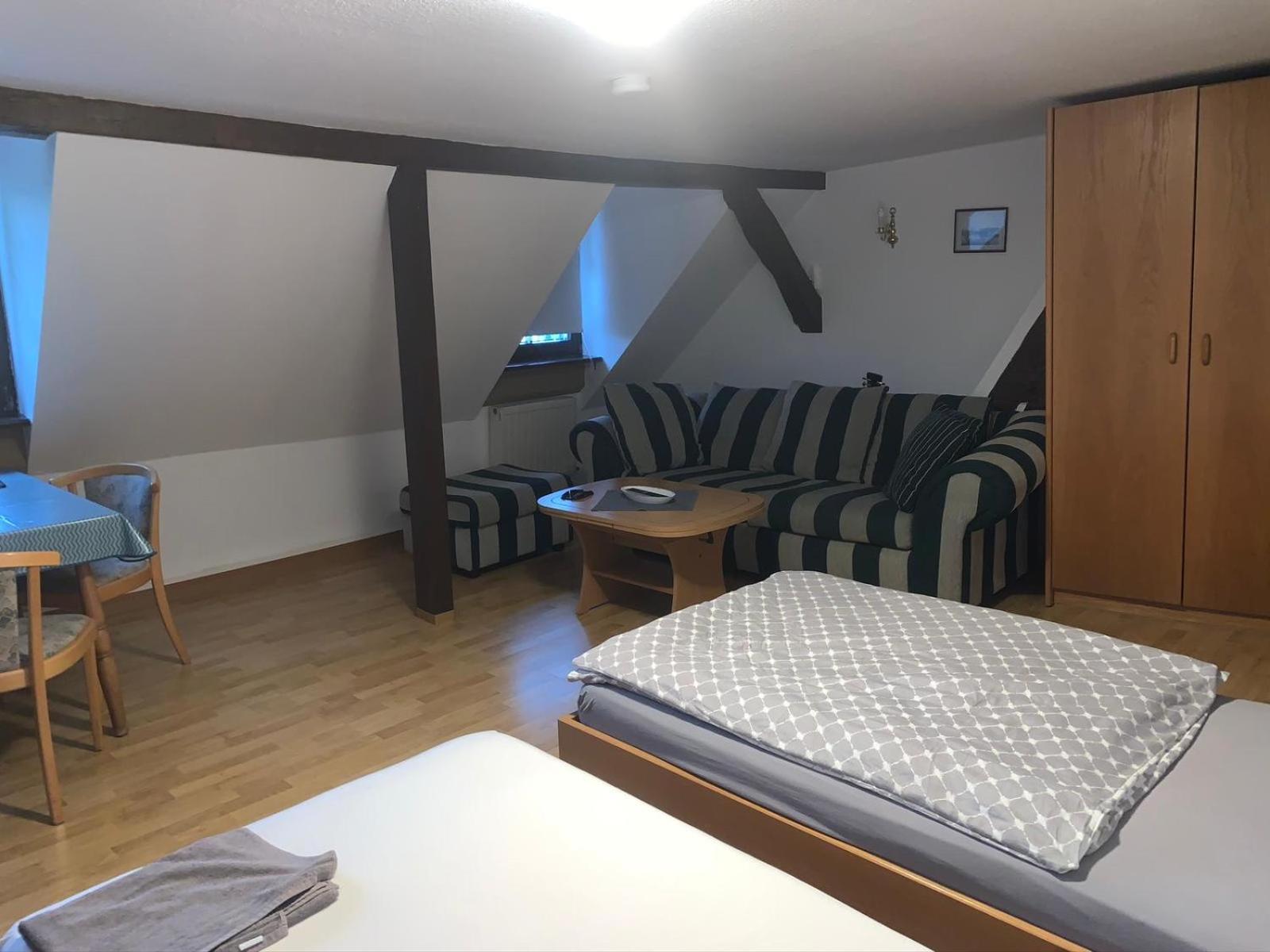 Apartment With Shared Bathroom photo 3