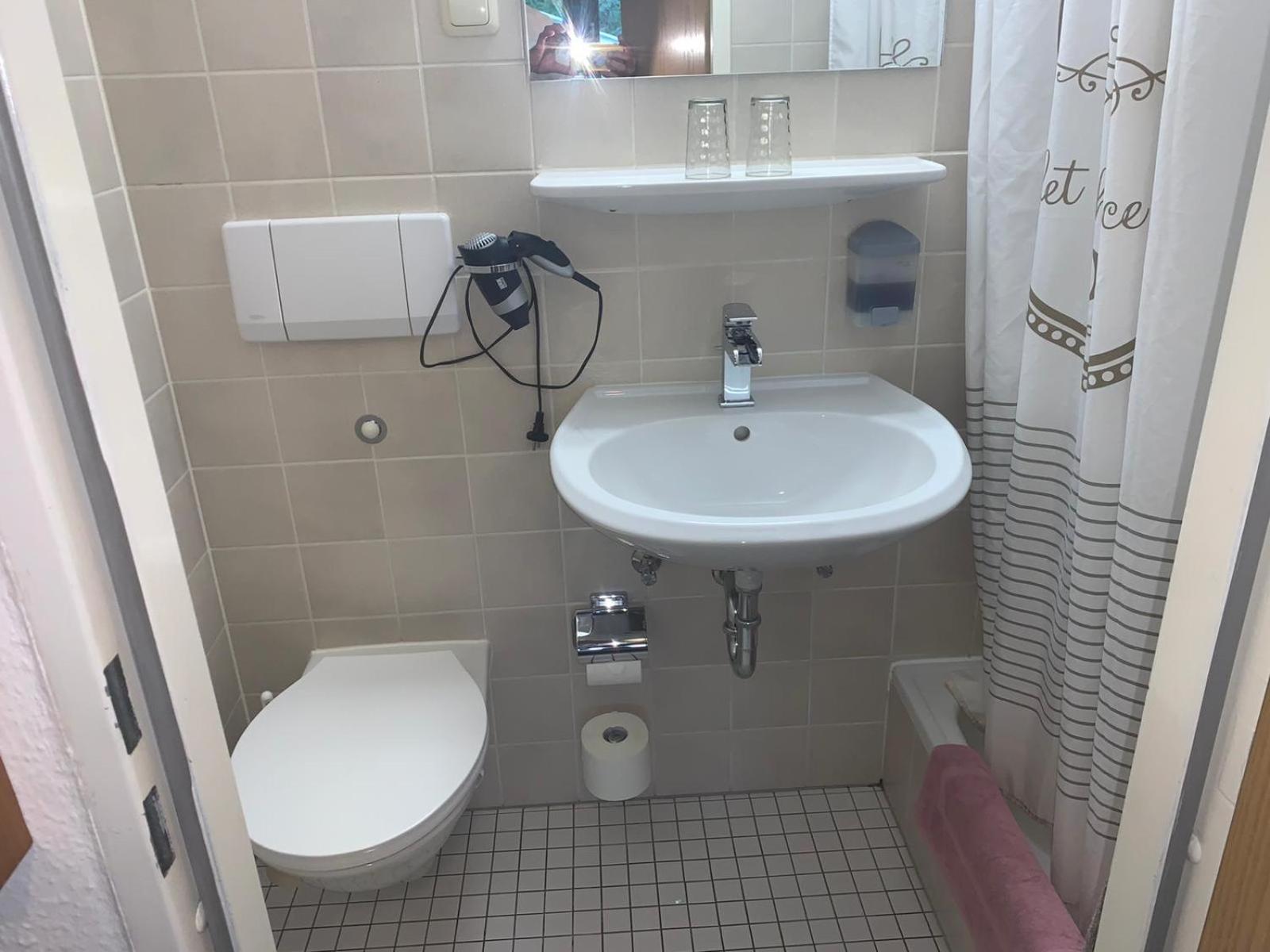 Budget Double Room photo 3