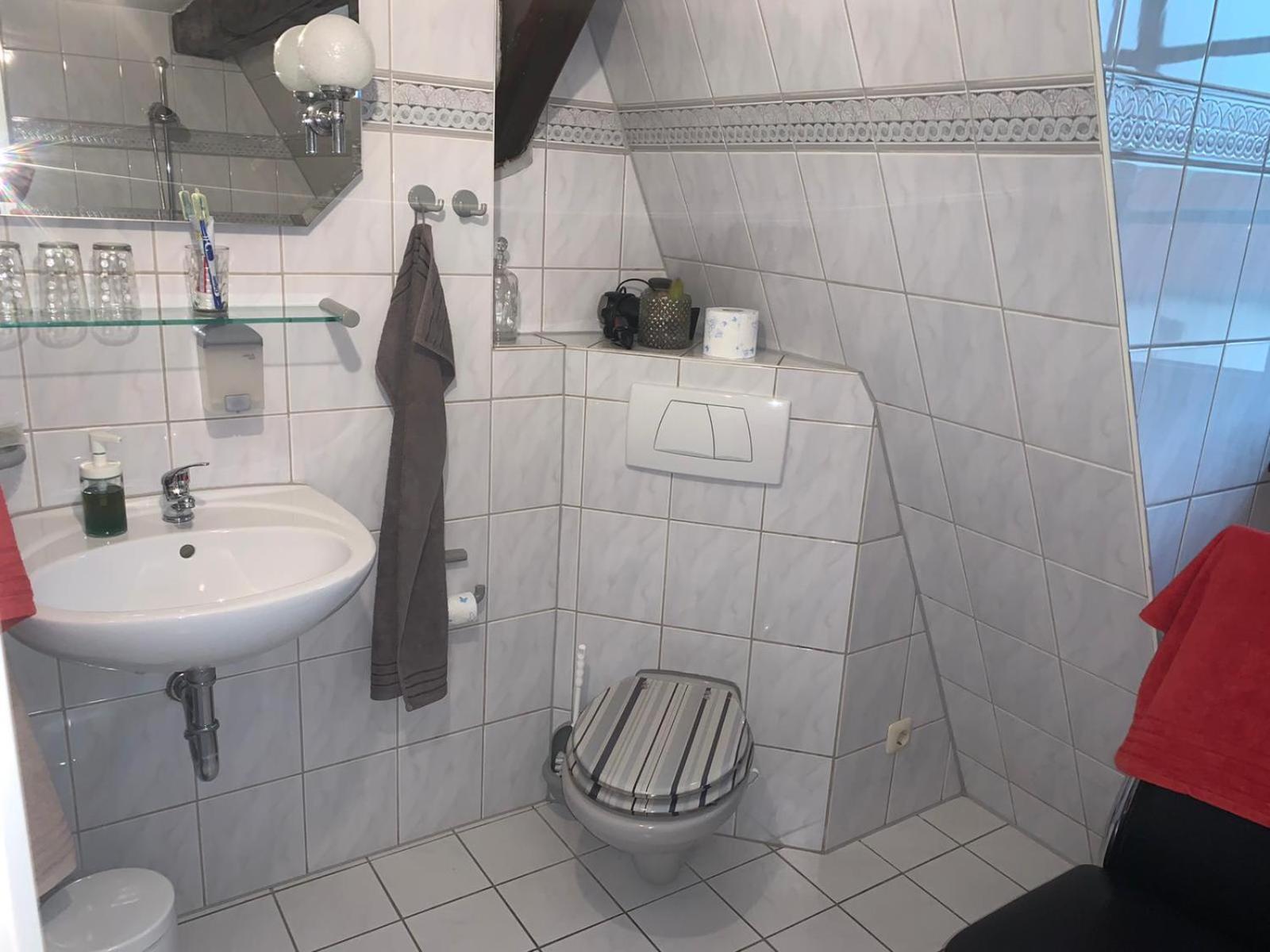 Apartment With Shared Bathroom photo 2