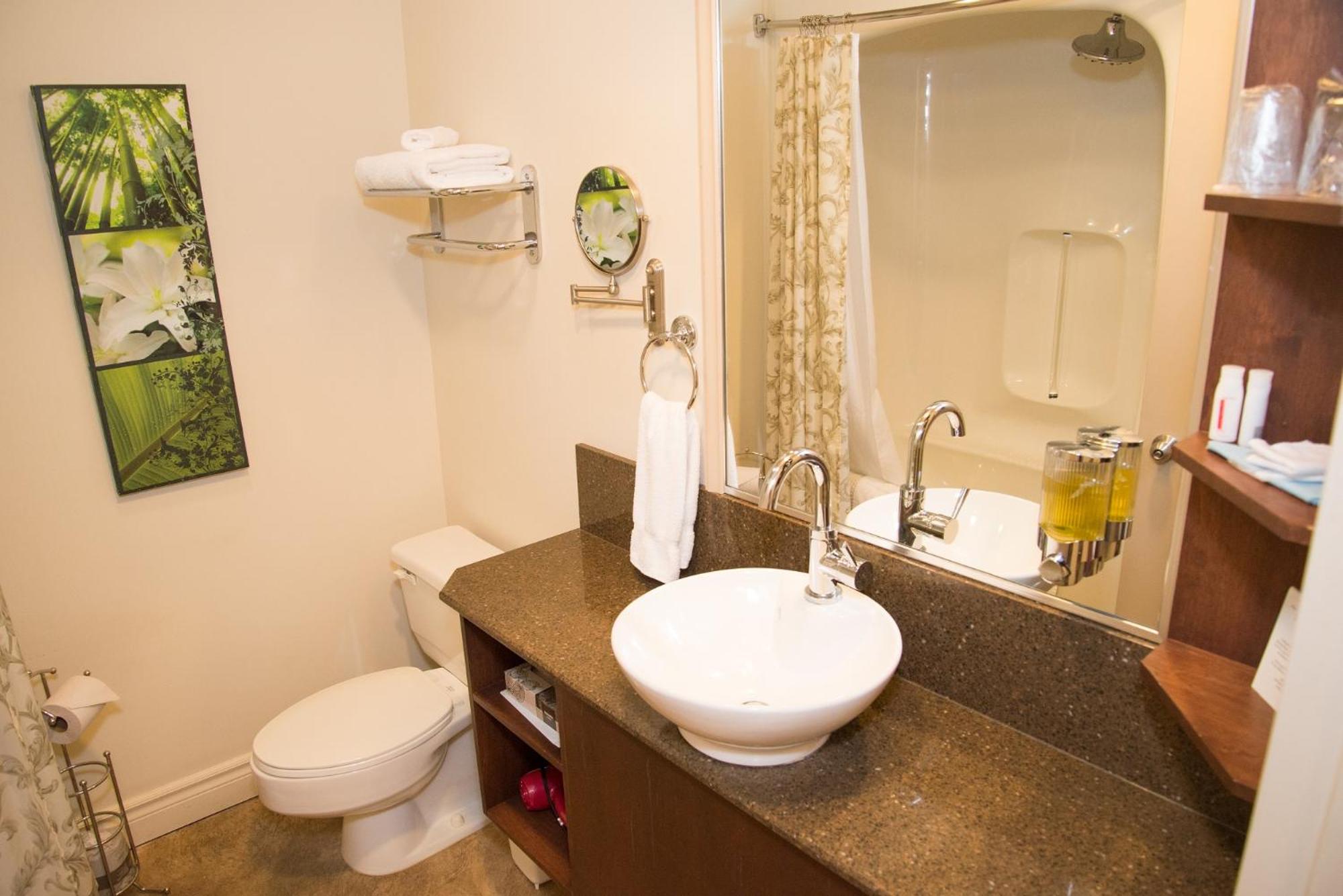 King Room - Non-Smoking - Photo 6