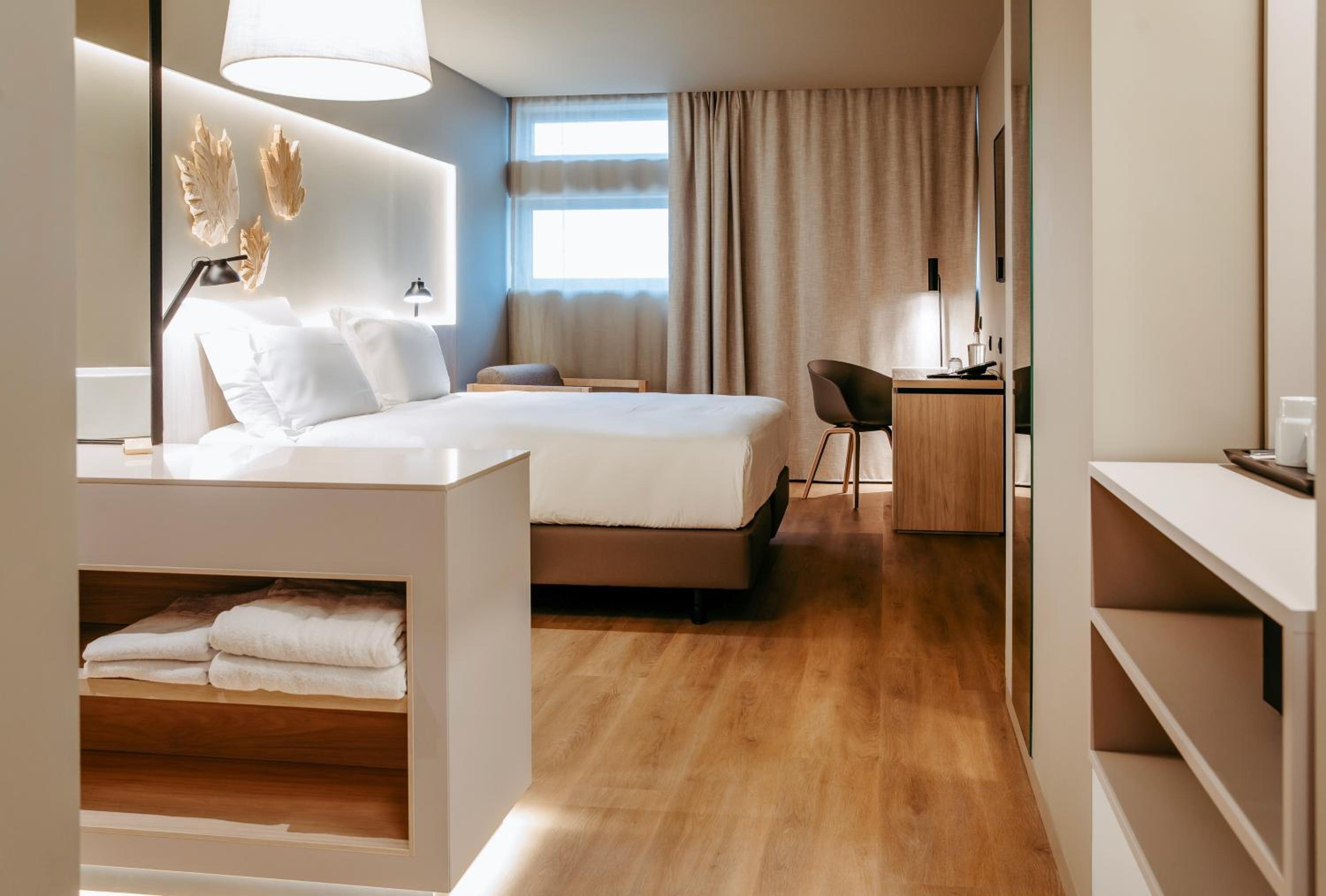 Superior King Room - Photo 6