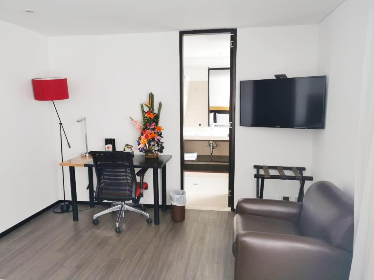 Business Suite - Photo 2