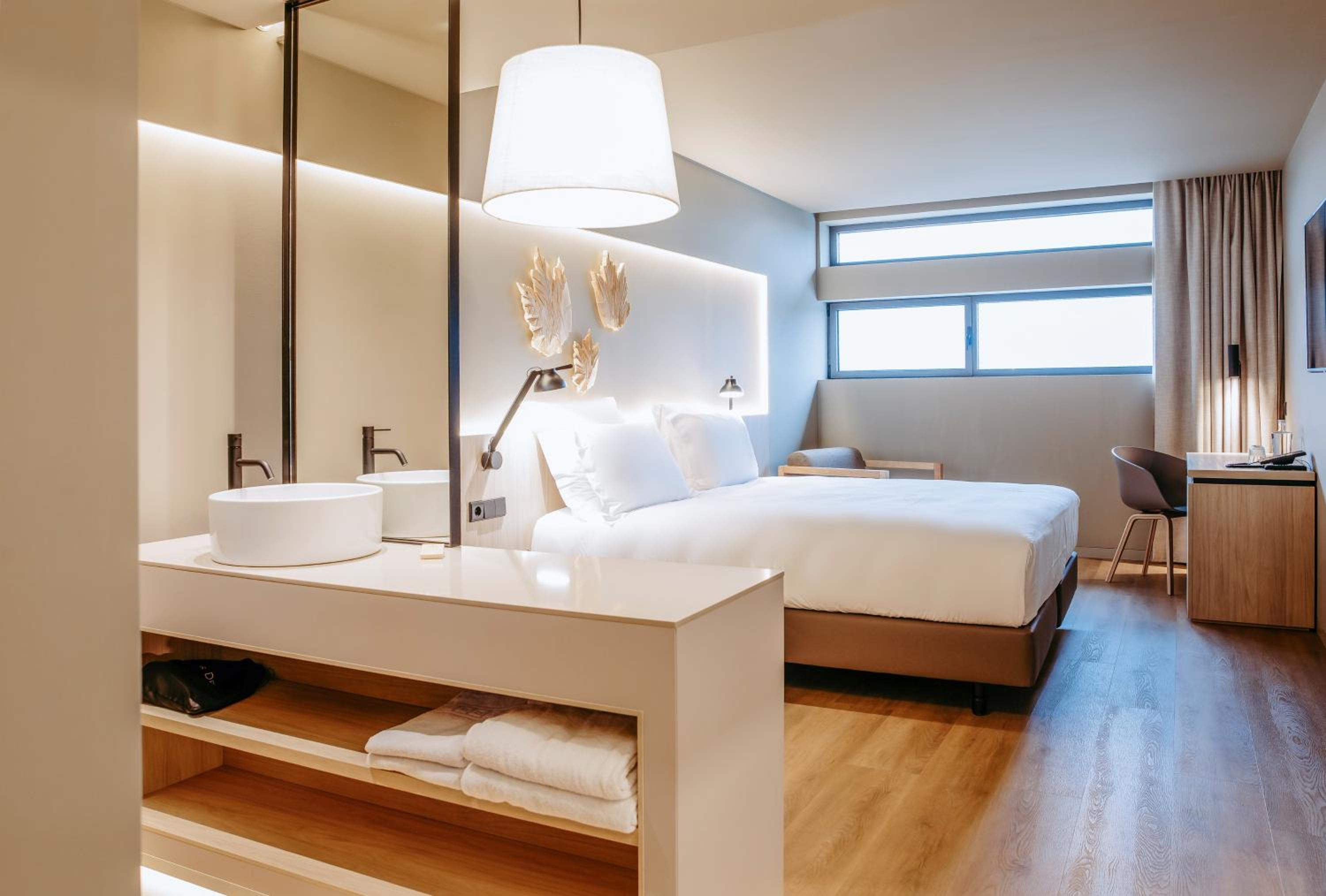 Superior King Room - Photo 2