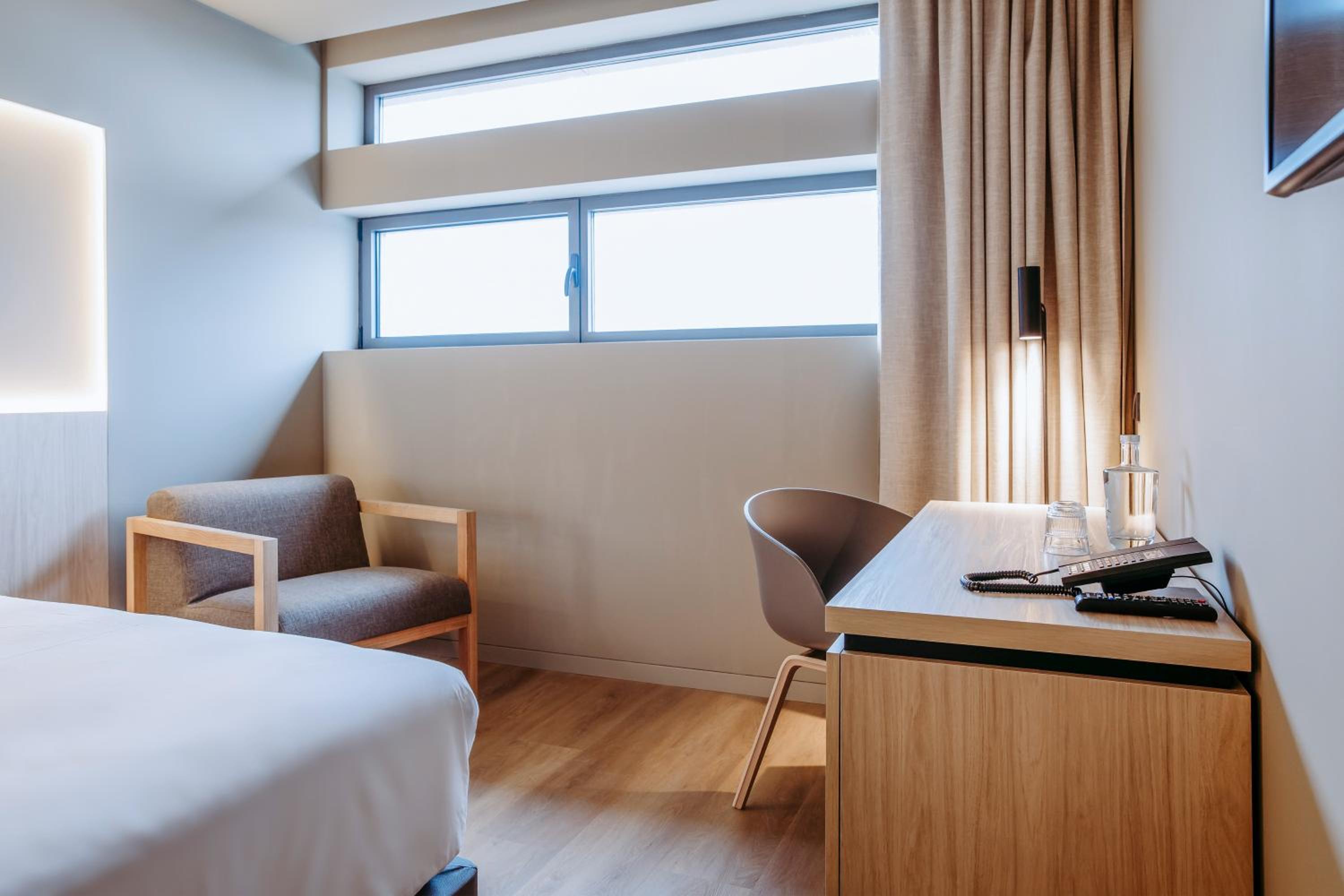 Superior King Room - Photo 5