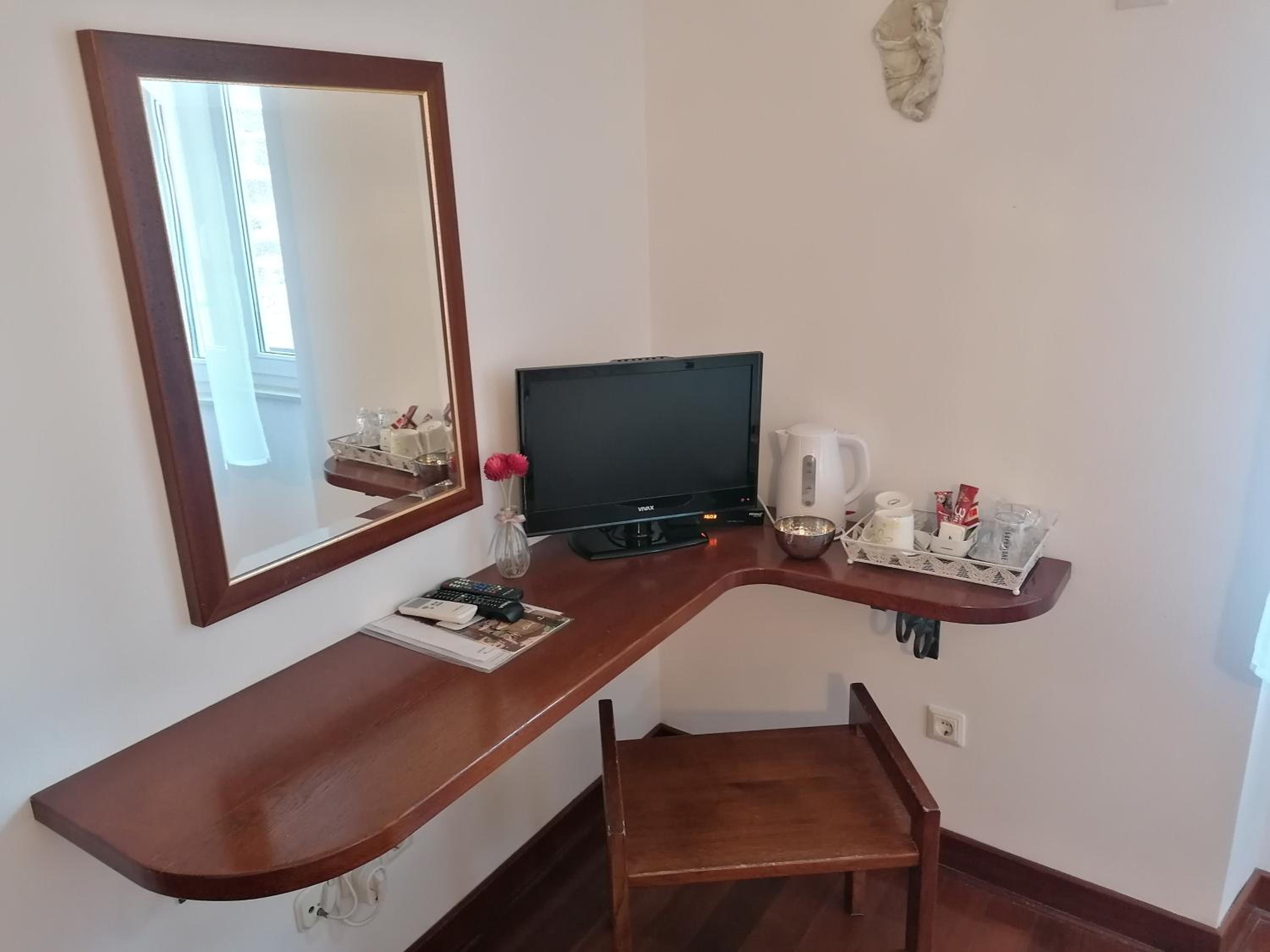 Standard Double Room - Photo 14