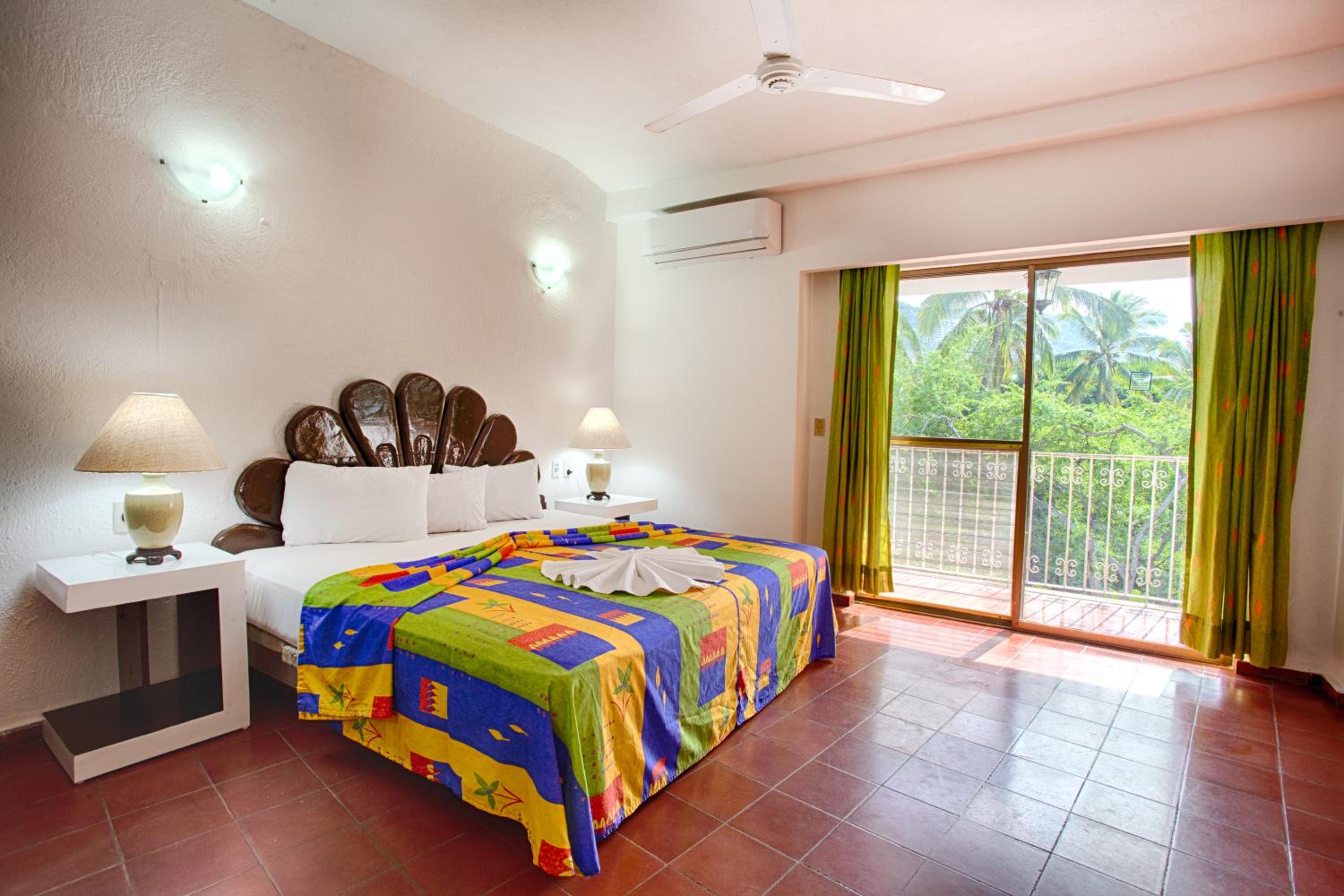  Deluxe Master Suite with balcony photo 1