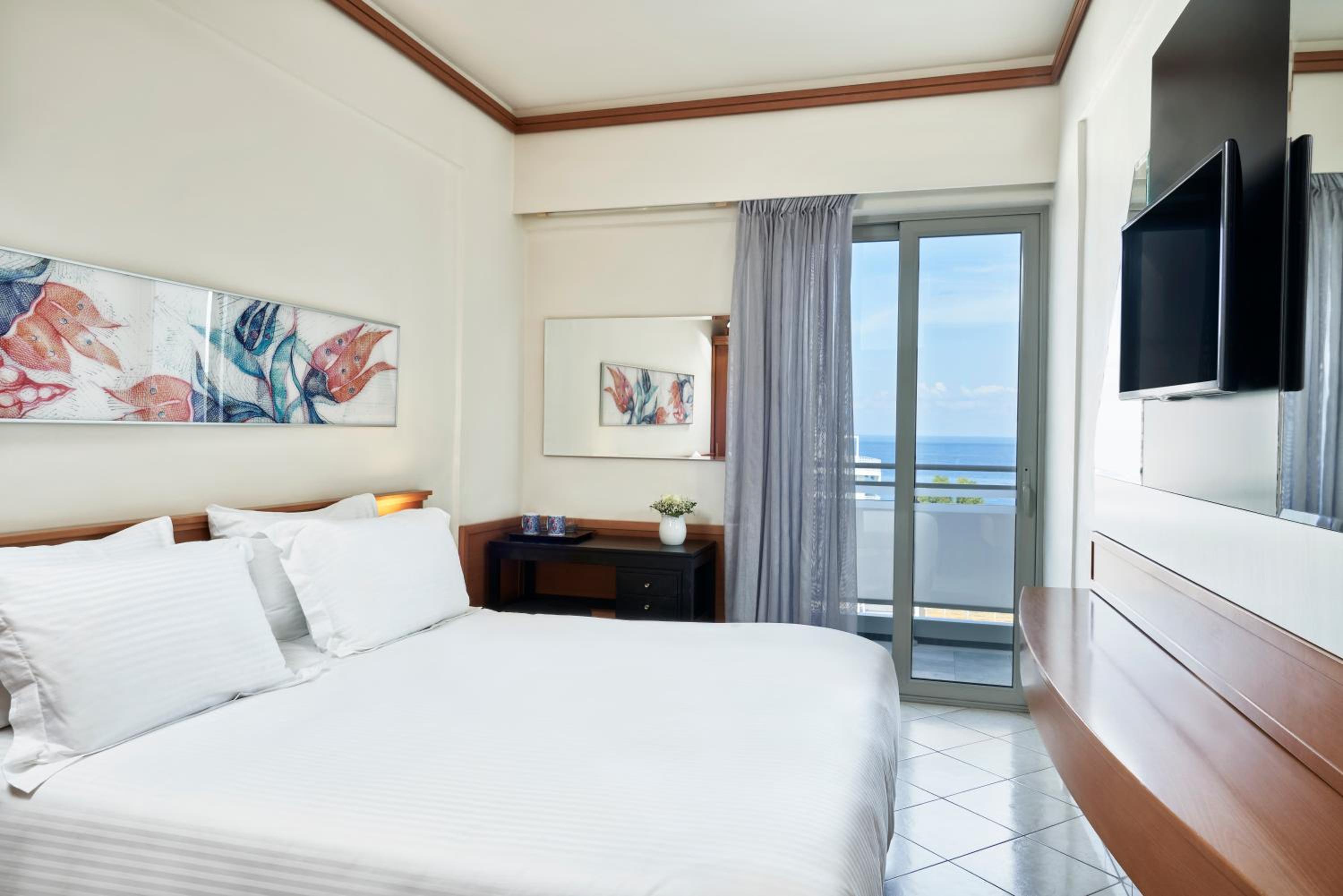 Superior Guestroom with side sea view - Photo 2